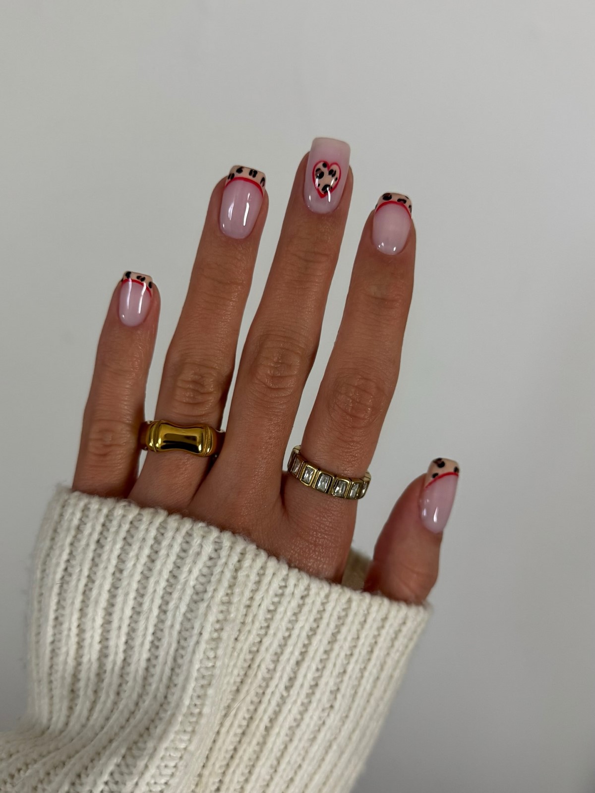 Найкрасивіші короткі нігті квітня 2026: тренди, що підкорюють