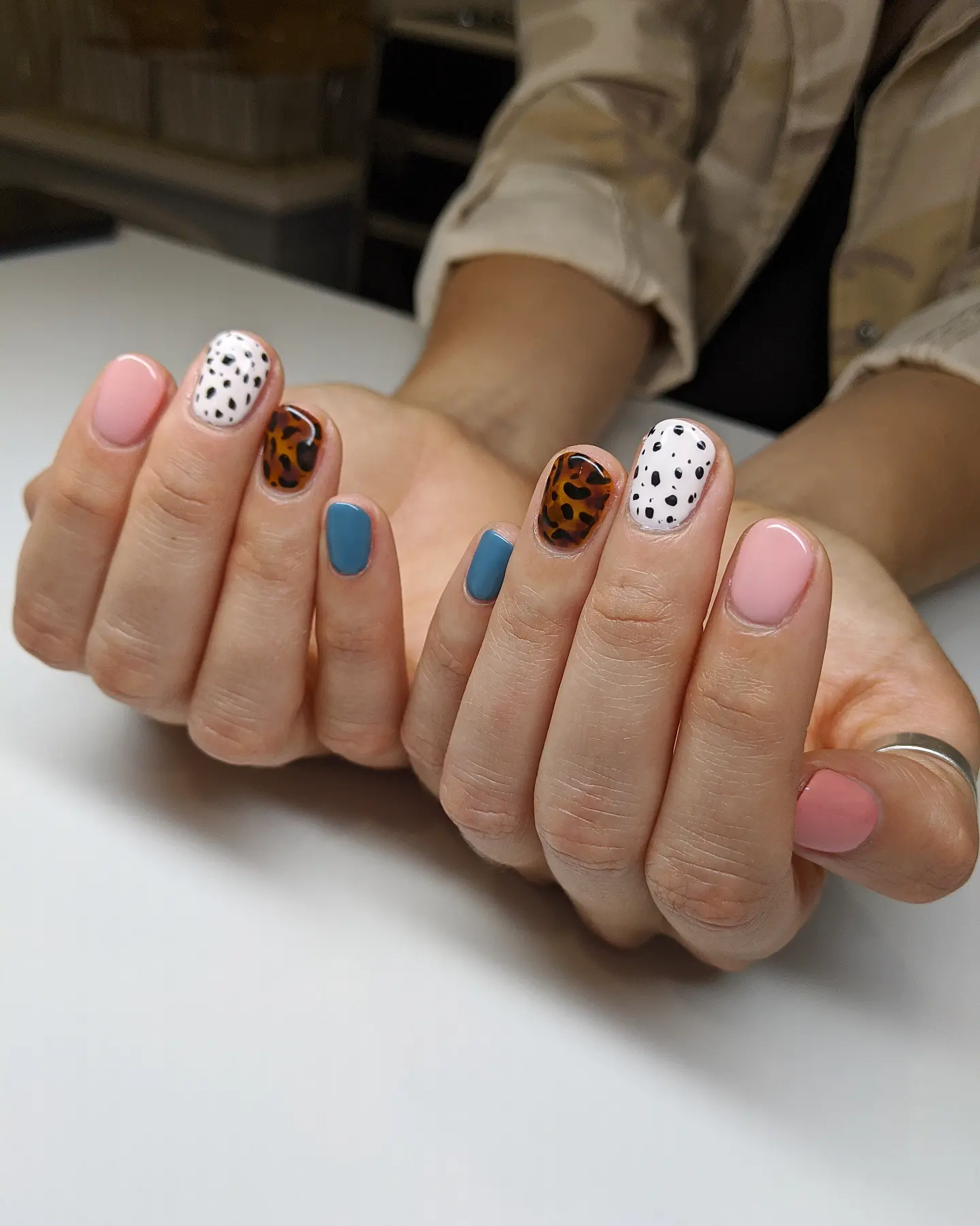 Найкрасивіші короткі нігті квітня 2026: тренди, що підкорюють