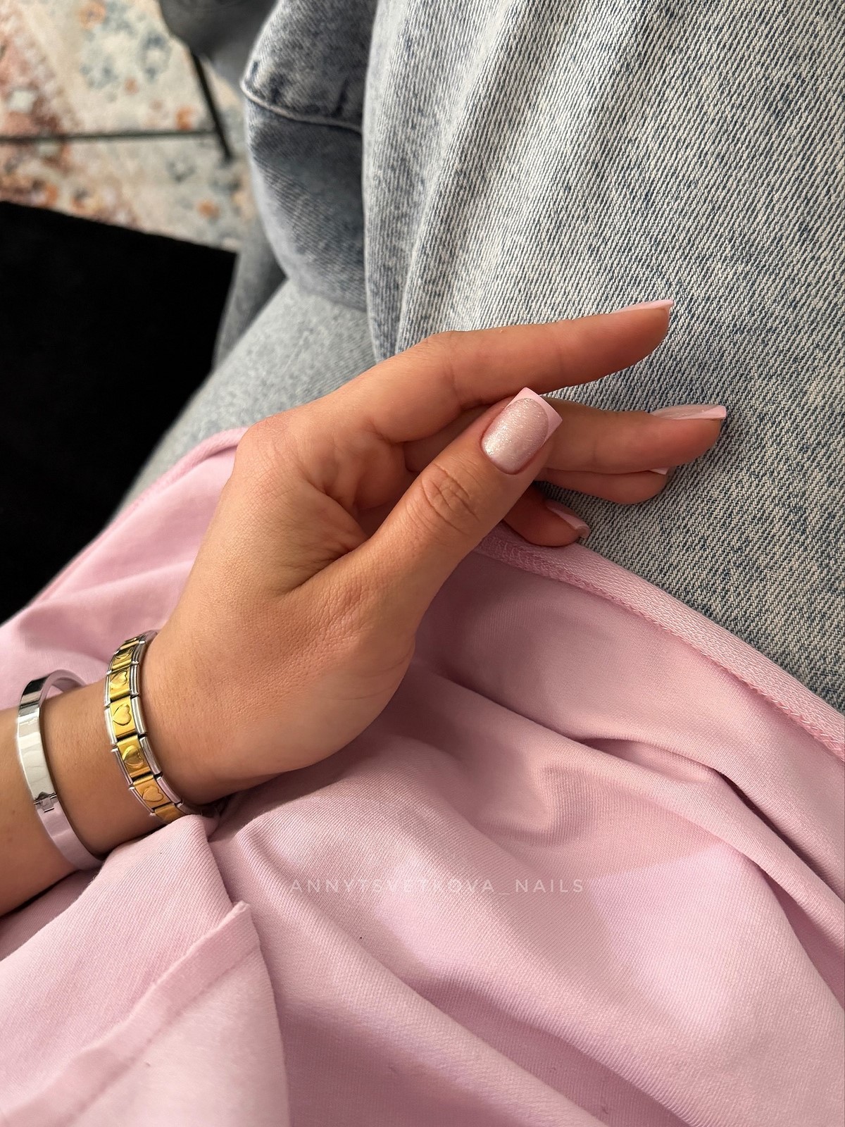 Найкрасивіші короткі нігті квітня 2026: тренди, що підкорюють