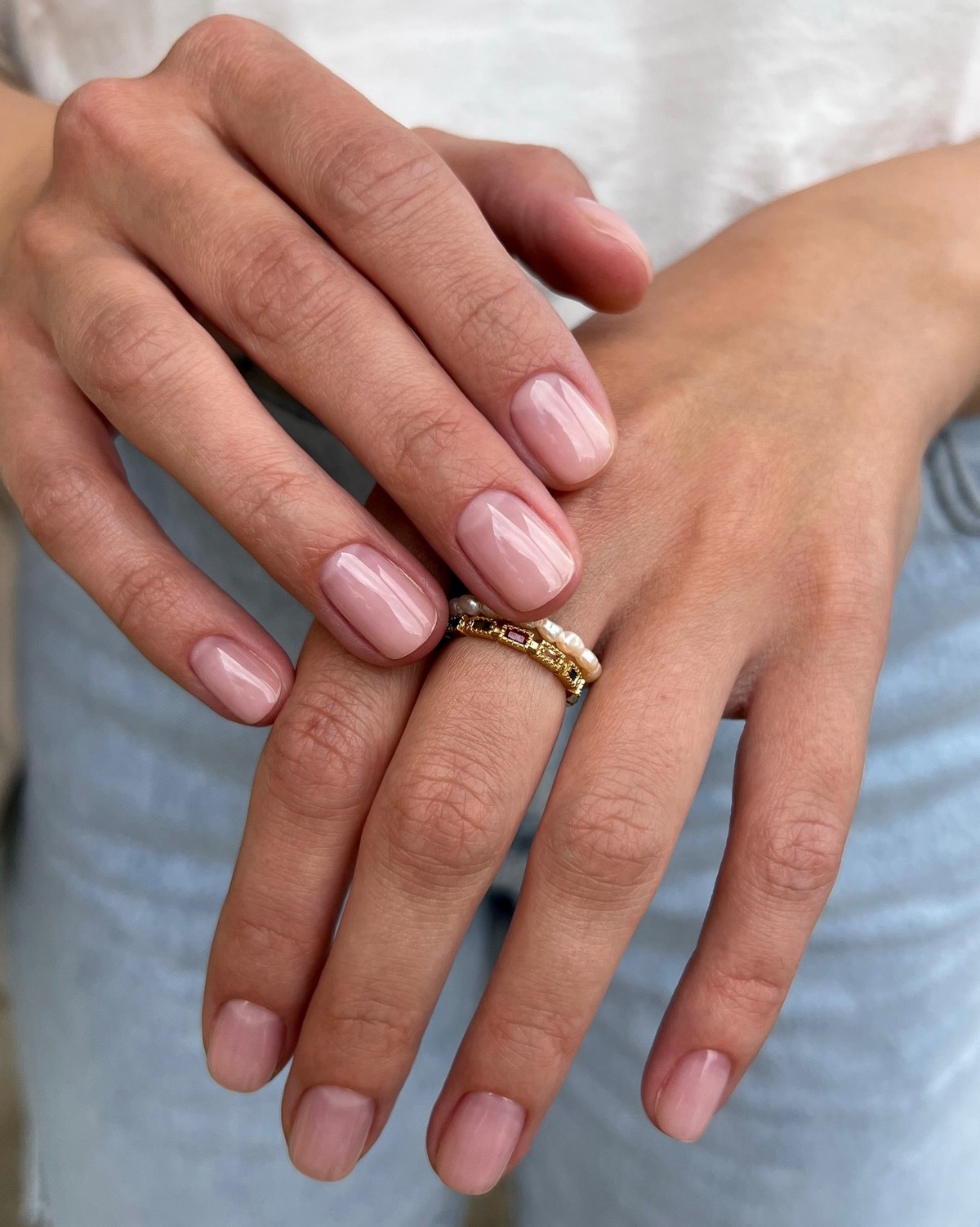 Найкрасивіші короткі нігті квітня 2026: тренди, що підкорюють