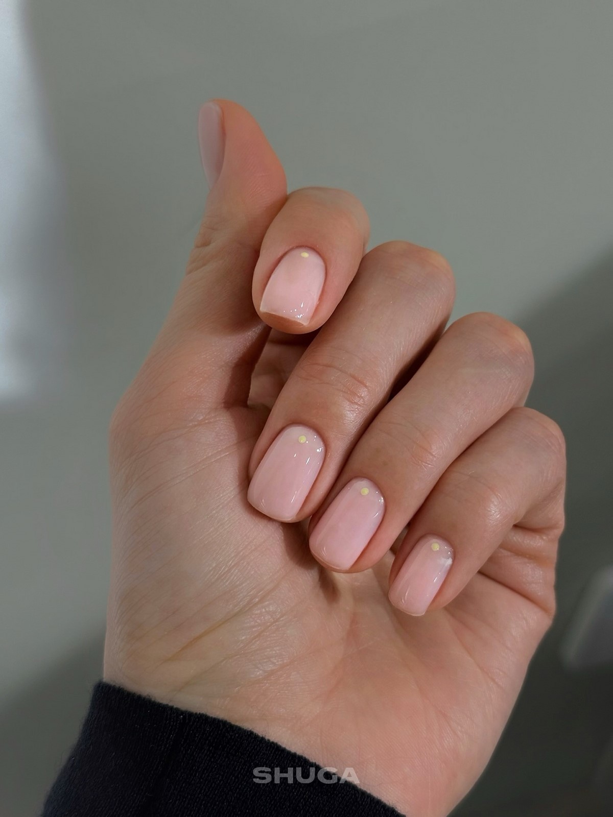 Нюдовий манікюр на короткі нігті квітня: ідеї ніжності