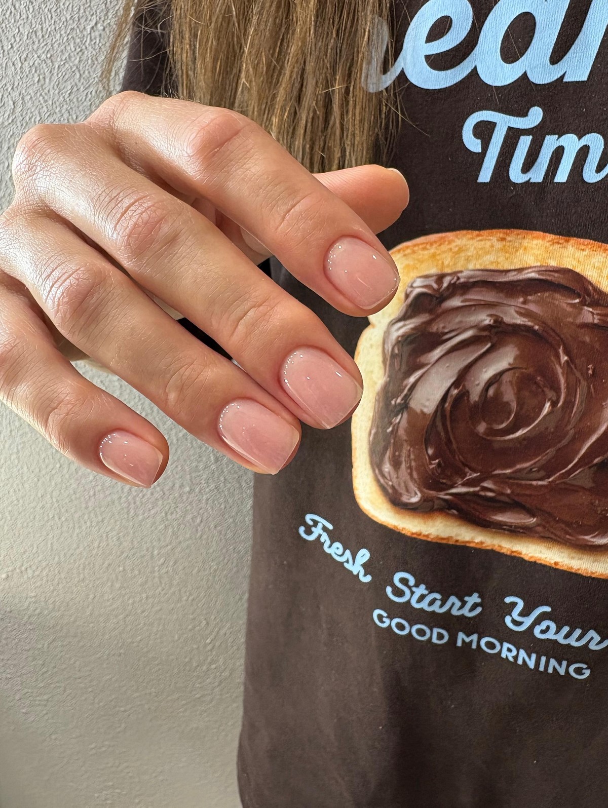 Нюдовий манікюр на короткі нігті: ніжні ідеї, що підкорюють