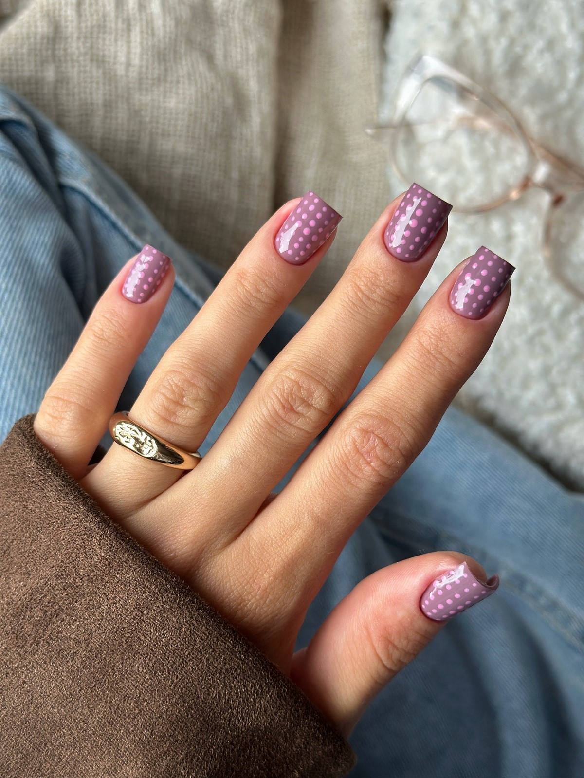 Нюдовий манікюр на короткі нігті: ніжні ідеї, що підкорюють