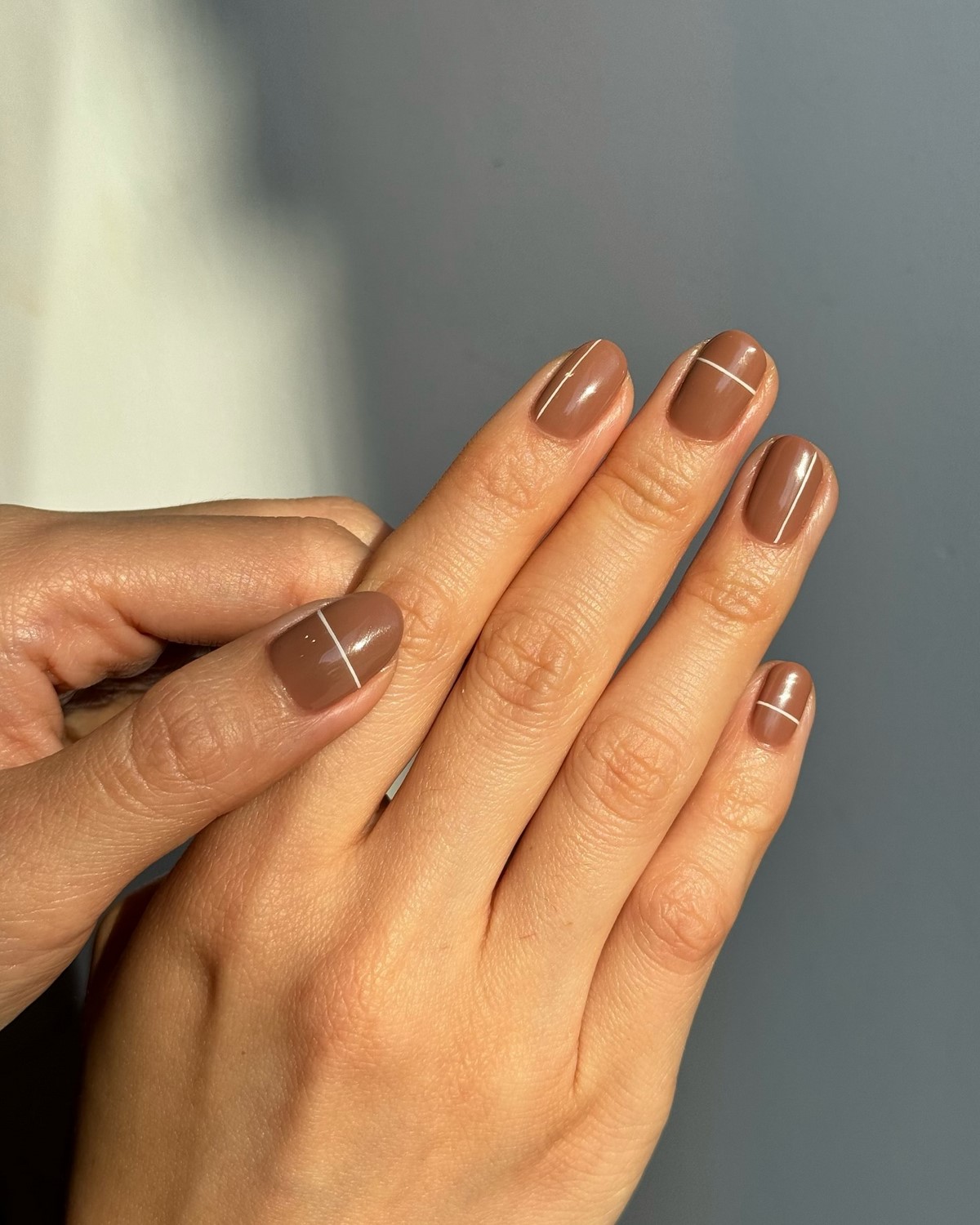 Нюдовий манікюр на короткі нігті: ніжні ідеї, що підкорюють