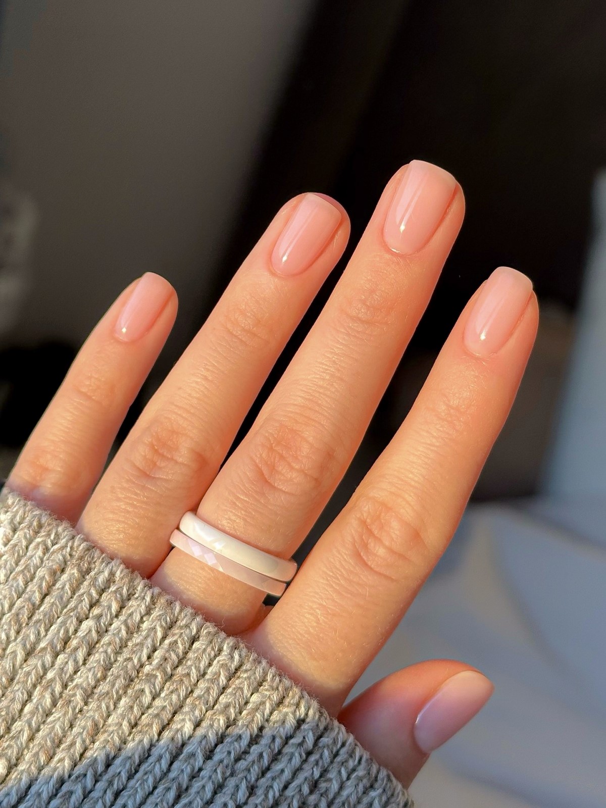 Ніжний манікюр на короткі нігті: ідеї, що виглядають акуратно