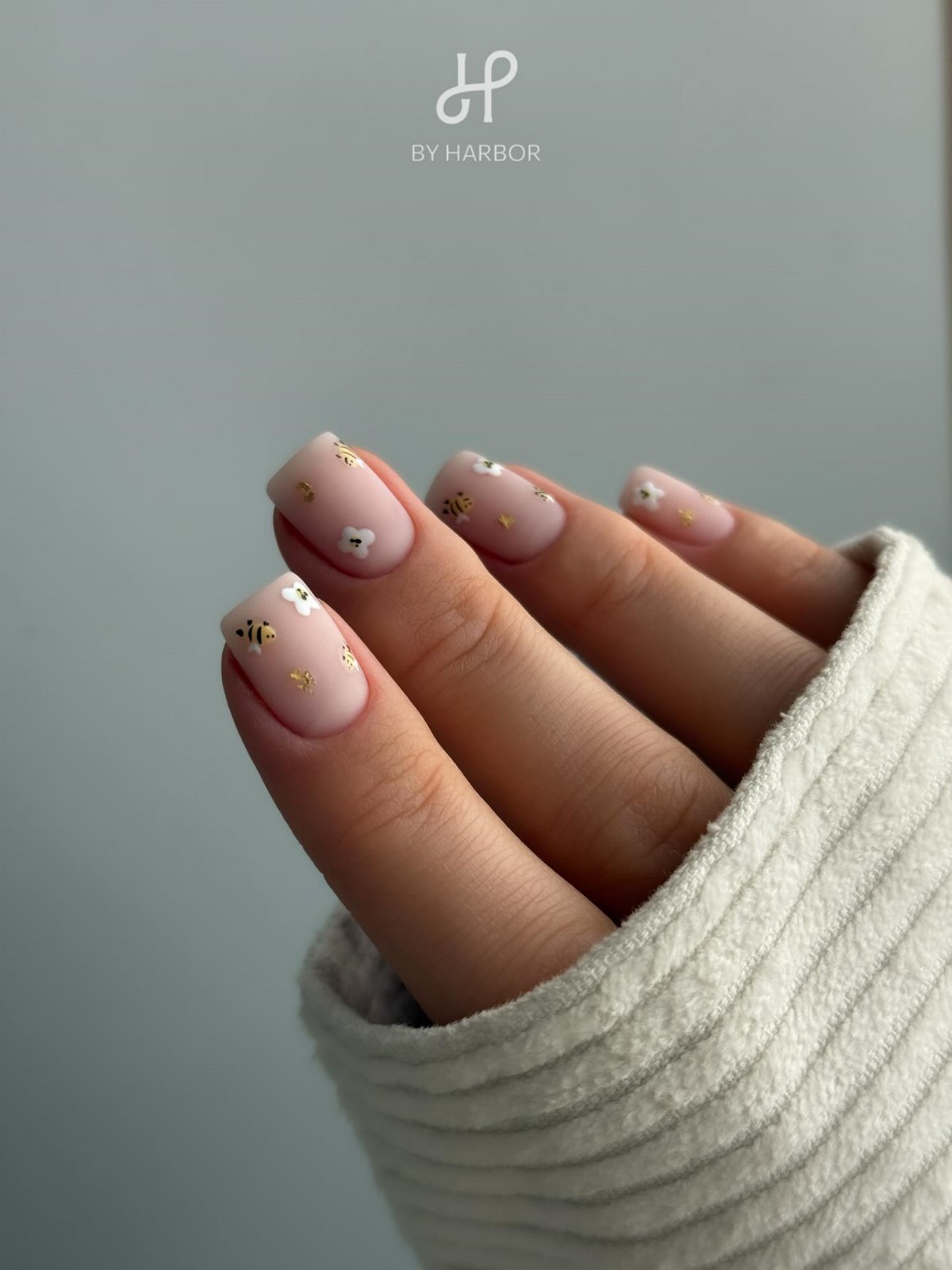 Ніжний манікюр на короткі нігті: ідеї, що виглядають акуратно