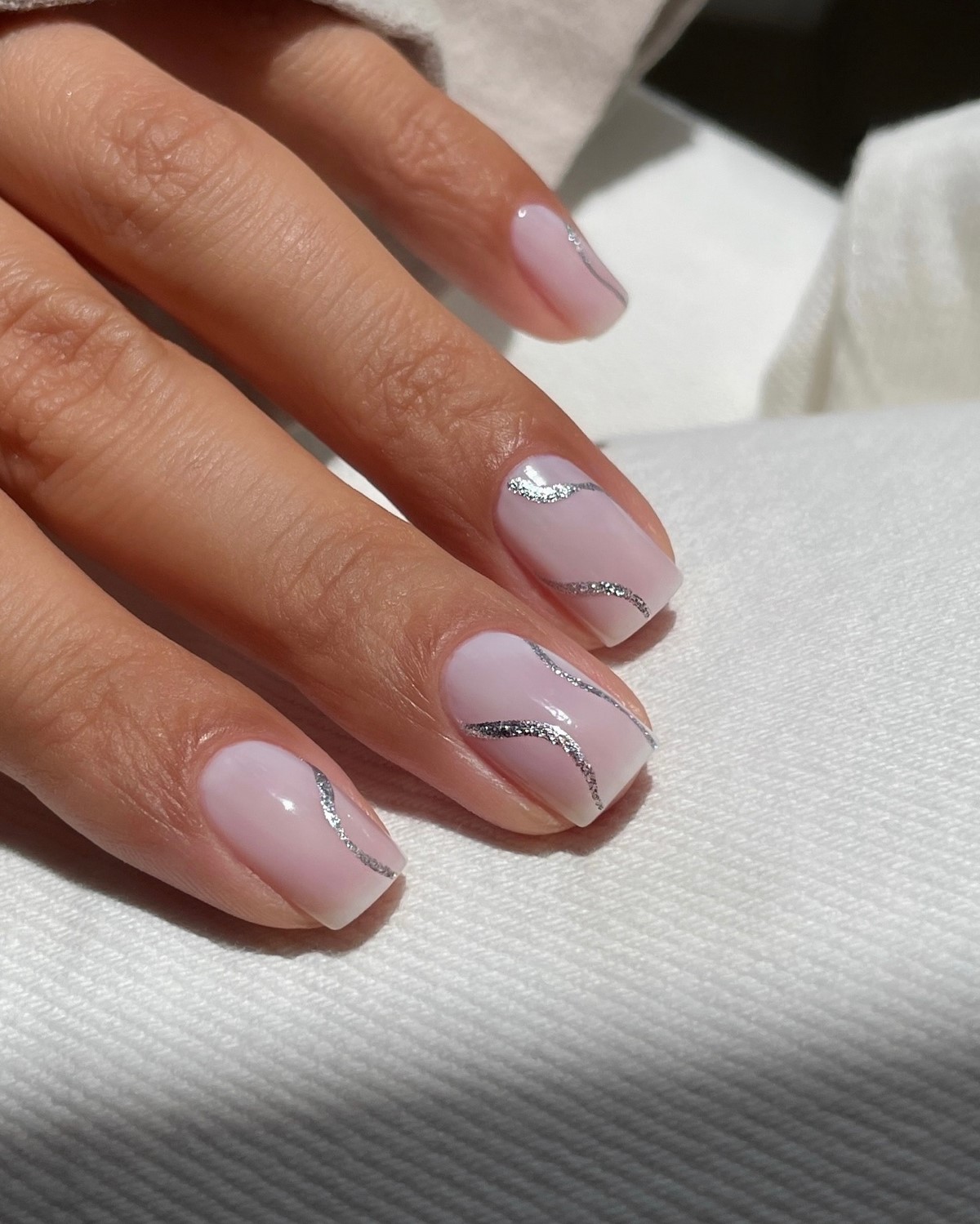 Ніжний манікюр на короткі нігті весни 2026 – трендові ідеї