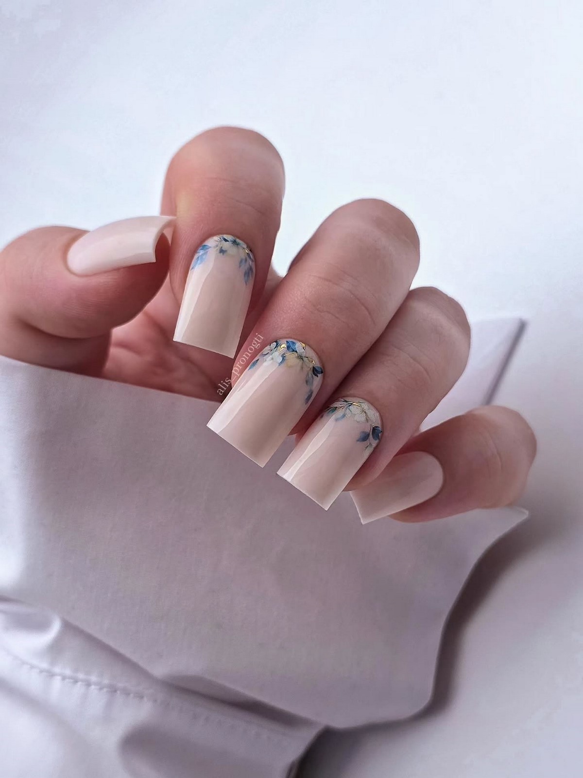 Манікюр весни 2026: ніжність у кожній деталі