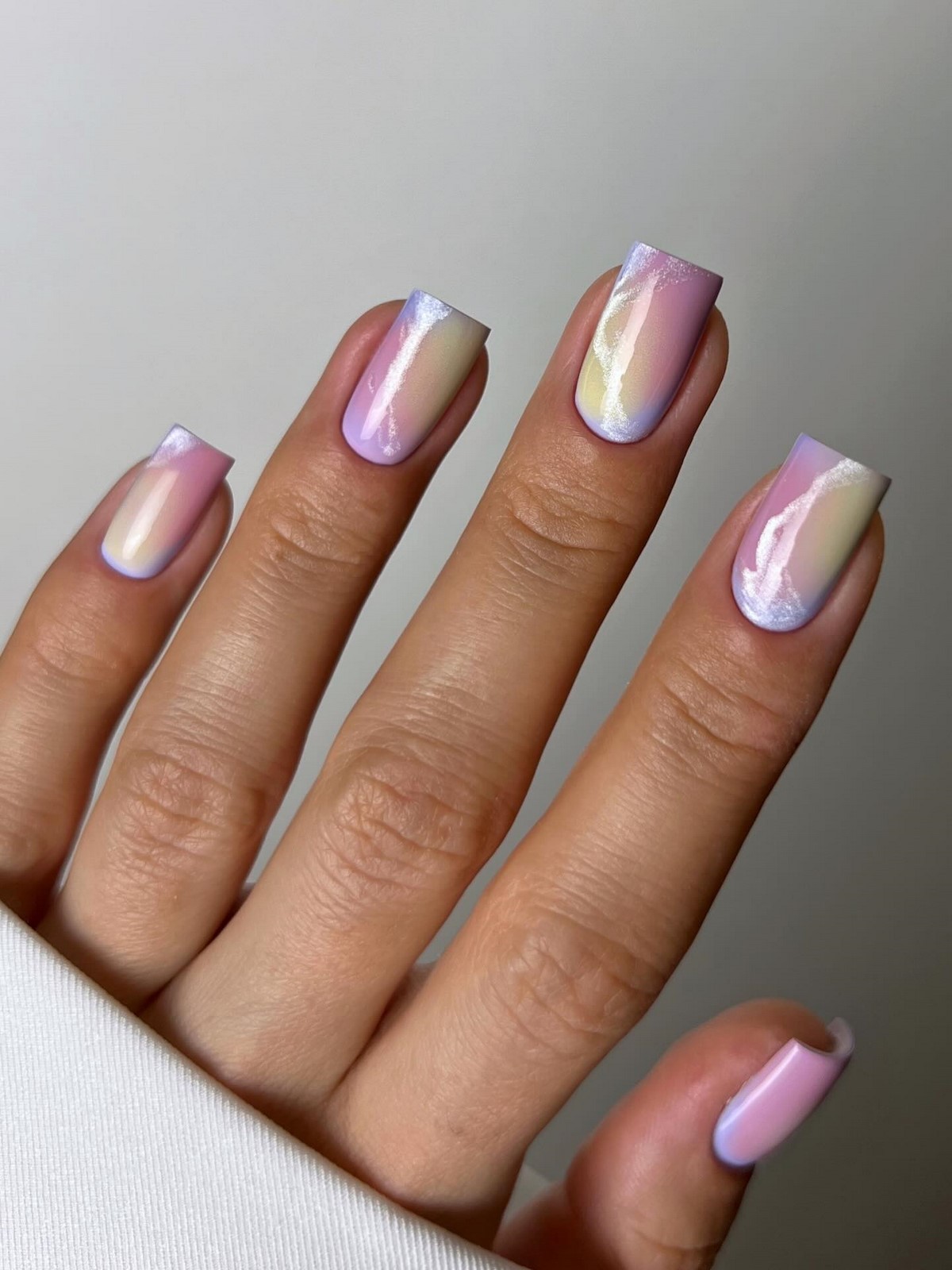 Манікюр весни 2026: ніжність у кожній деталі