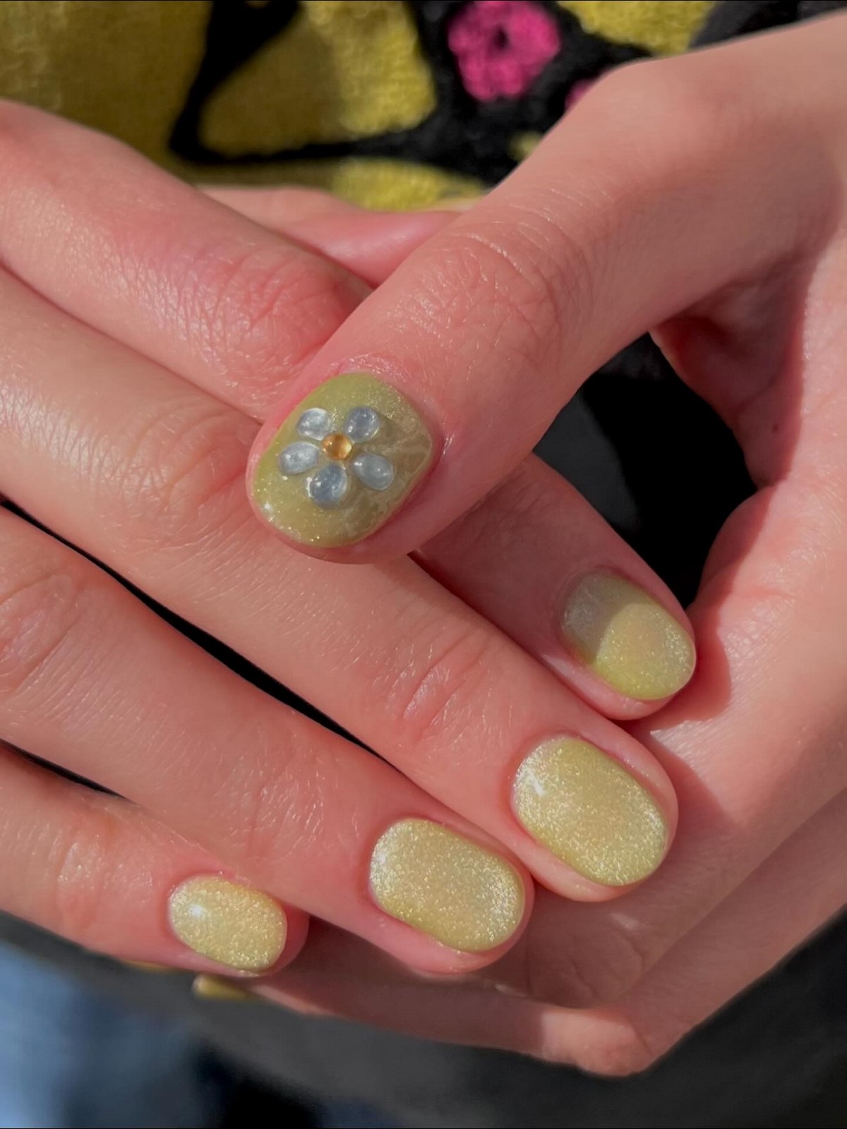 Пастельний манікюр на короткі нігті квітня: тренд ніжності