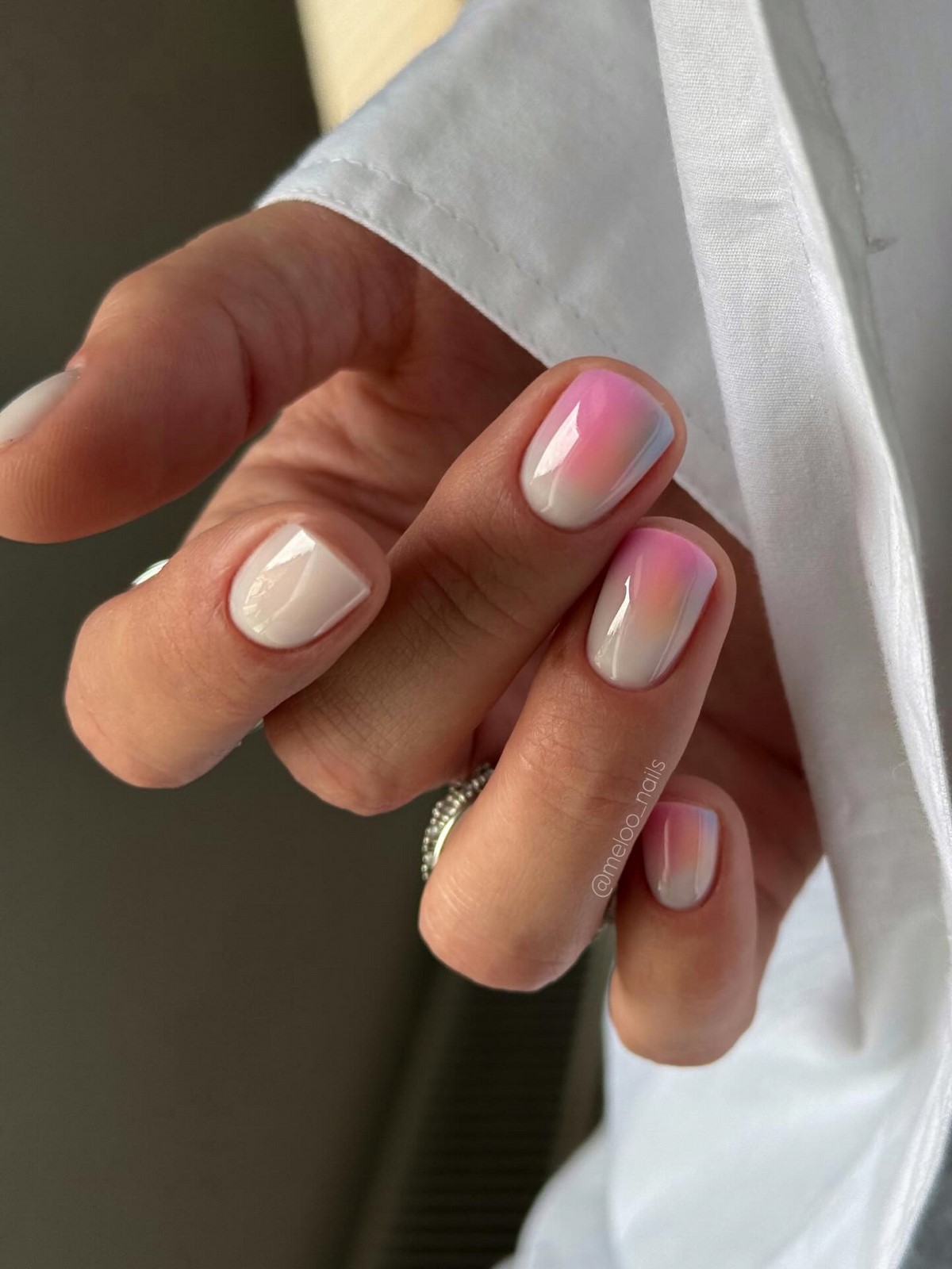 Пастельний манікюр на короткі нігті квітня: тренд ніжності