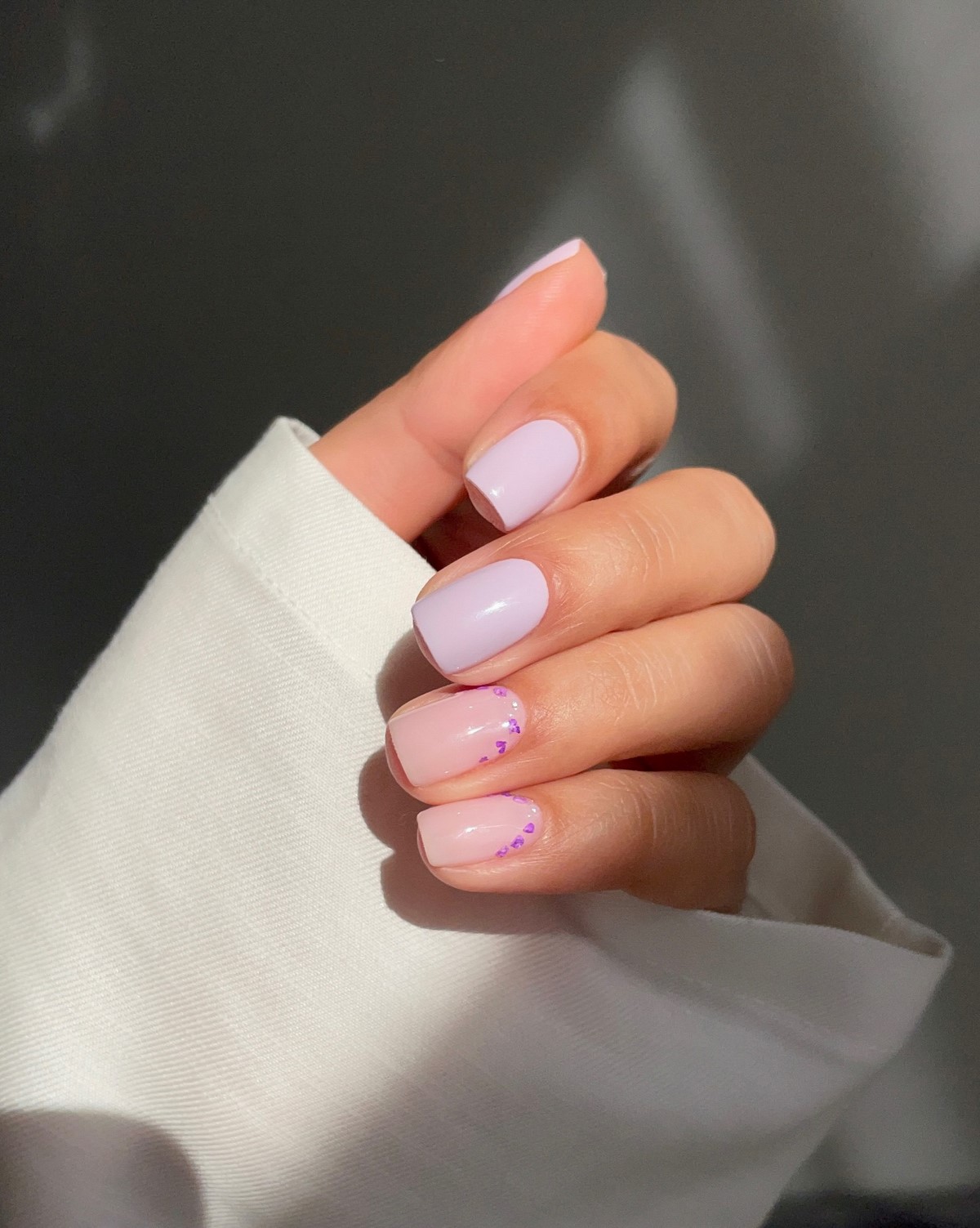 Пастельний манікюр на короткі нігті квітня: тренд ніжності