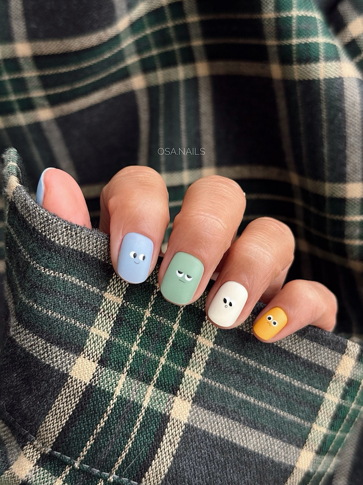 Пастельний манікюр на короткі нігті квітня: тренд ніжності