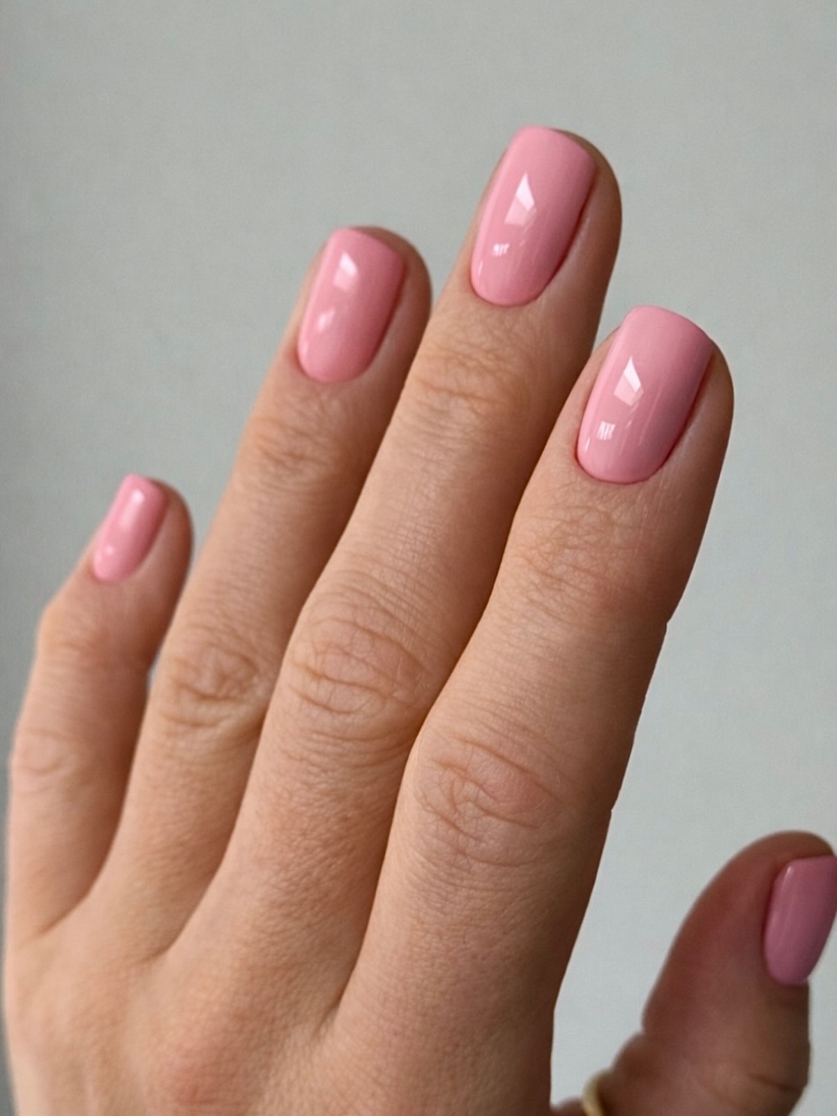 Пастельний манікюр на короткі нігті квітня: тренд ніжності