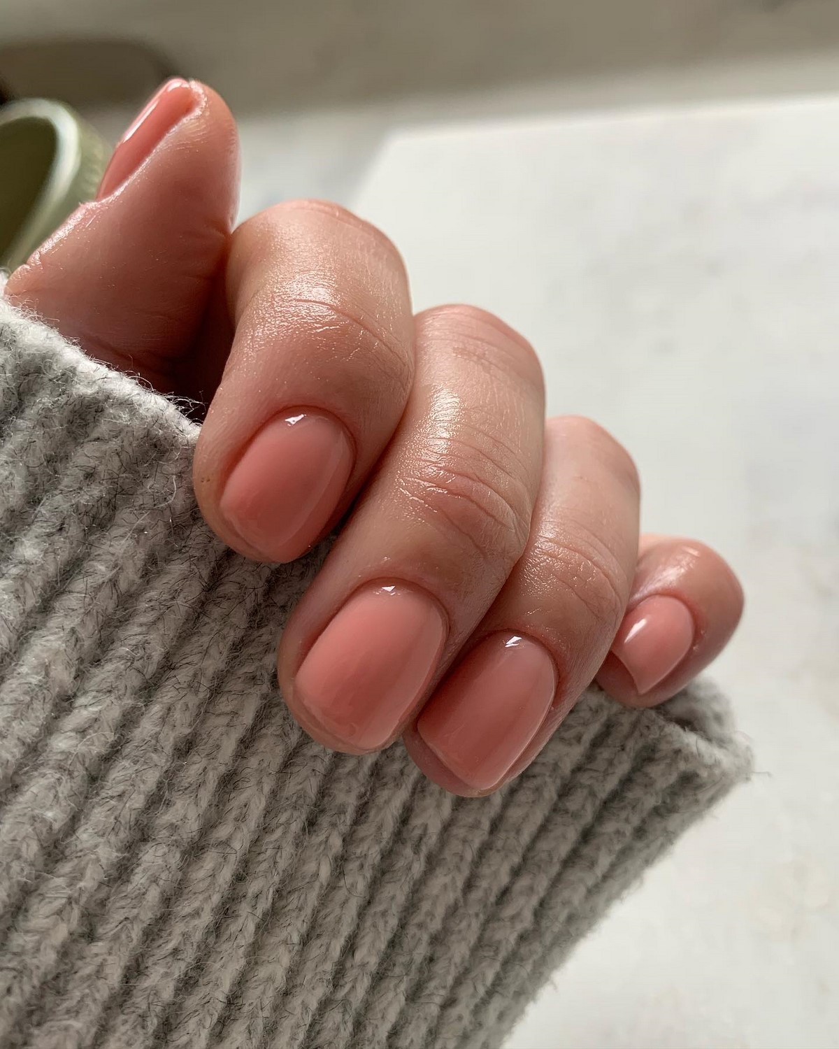 Пастельний манікюр на короткі нігті квітня: тренд ніжності