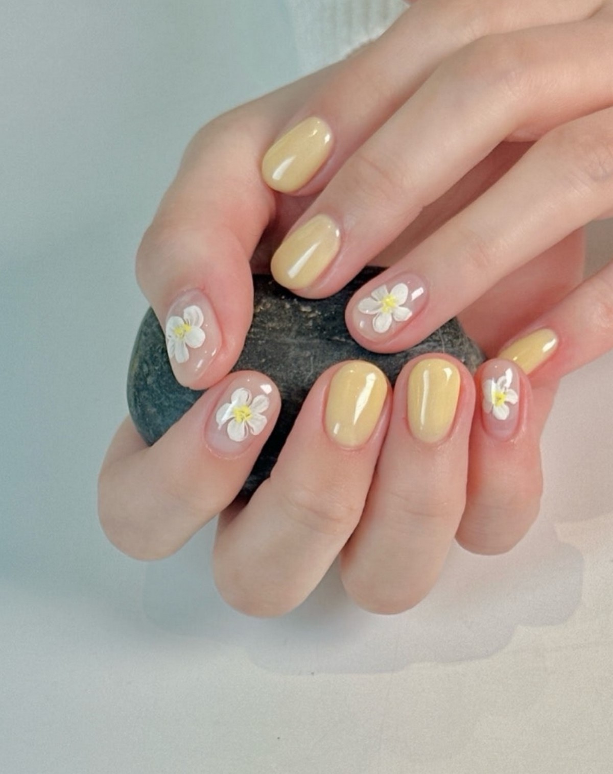Пастельний манікюр на короткі нігті весни 2026: ніжні ідеї