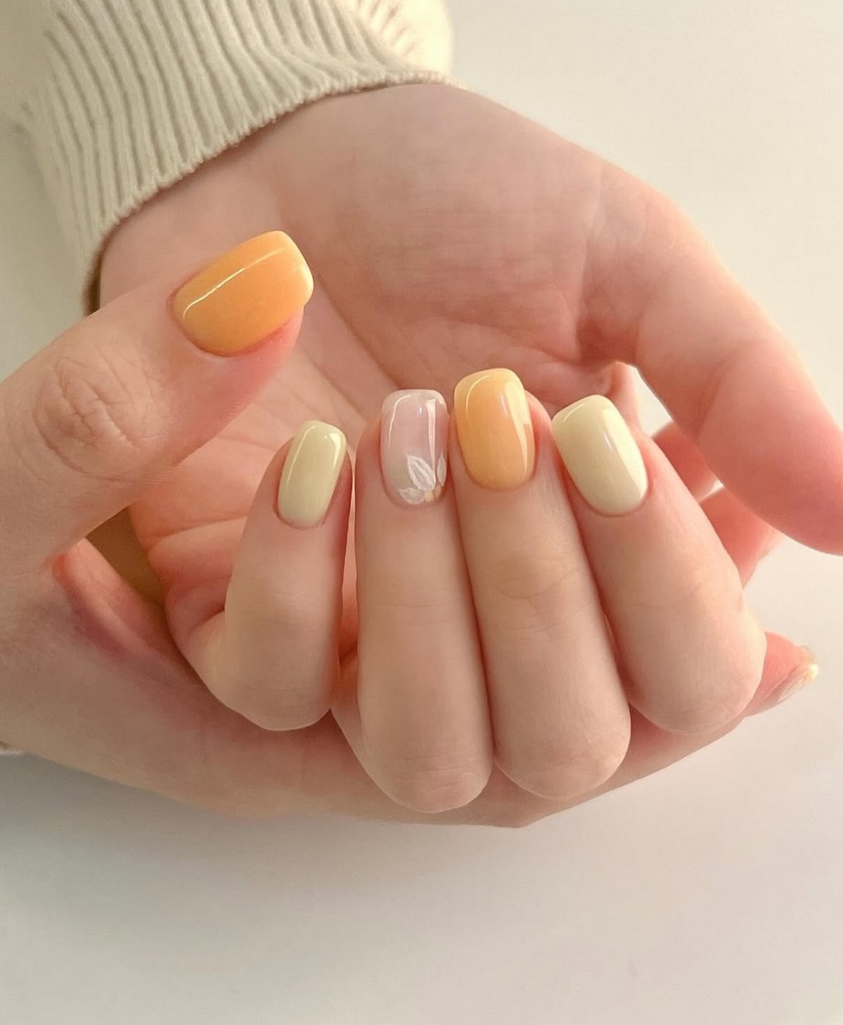 Пастельний манікюр на короткі нігті весни 2026: ніжні ідеї