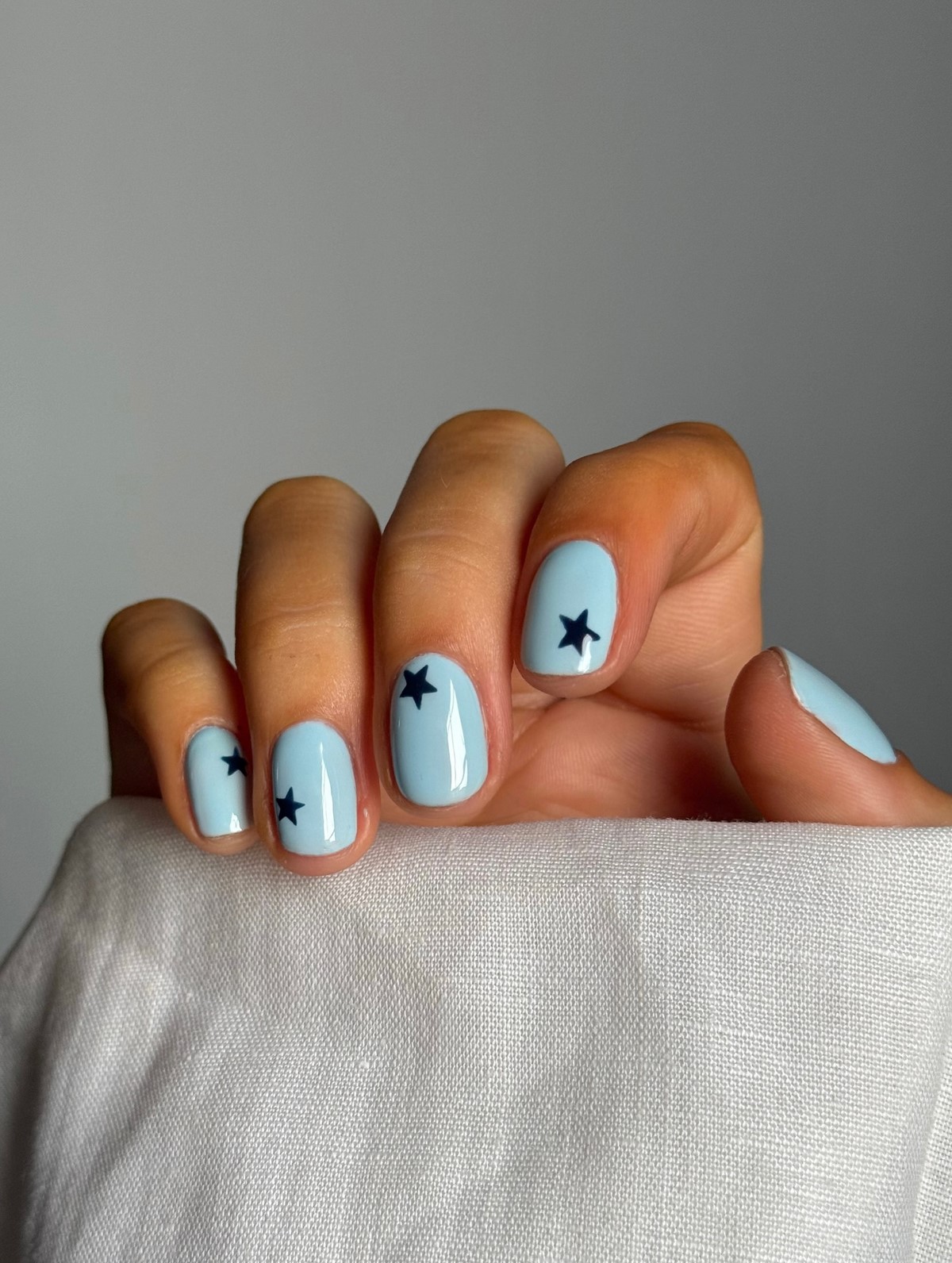 Пастельний манікюр на короткі нігті весни 2026: ніжні ідеї