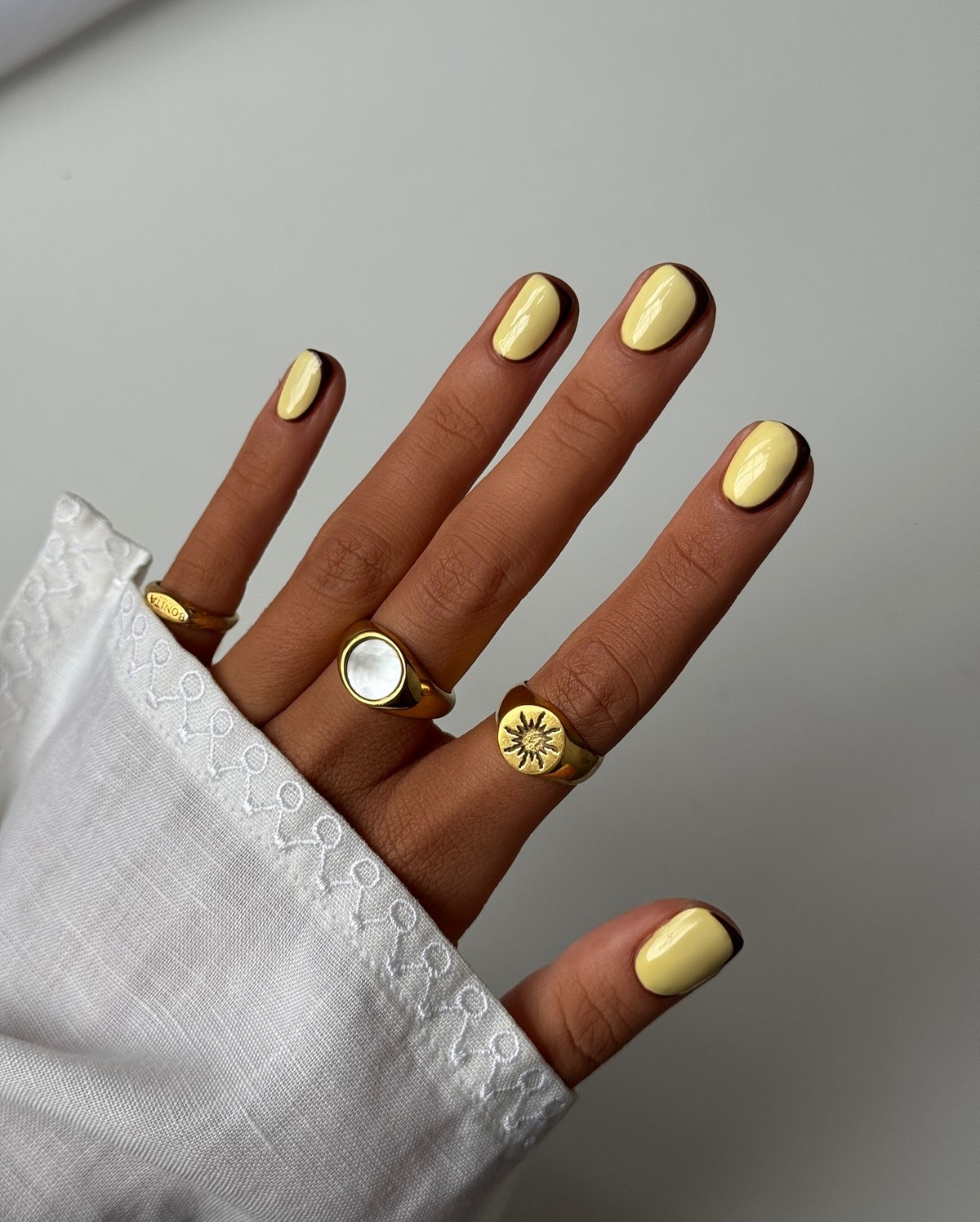 Пастельний манікюр на короткі нігті весни 2026: ніжні ідеї