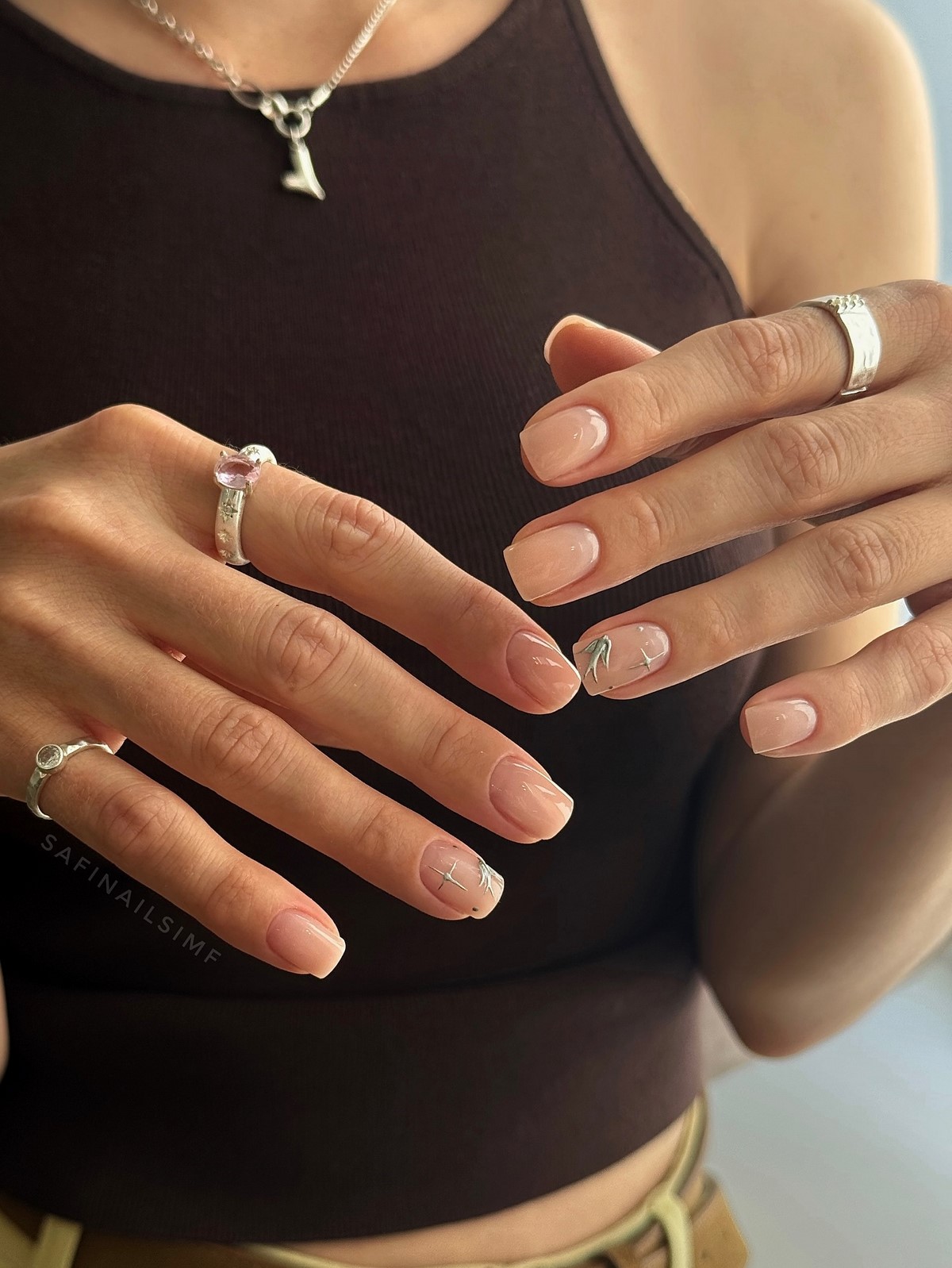 Який манікюр виглядає дорого, а який дешевить руки