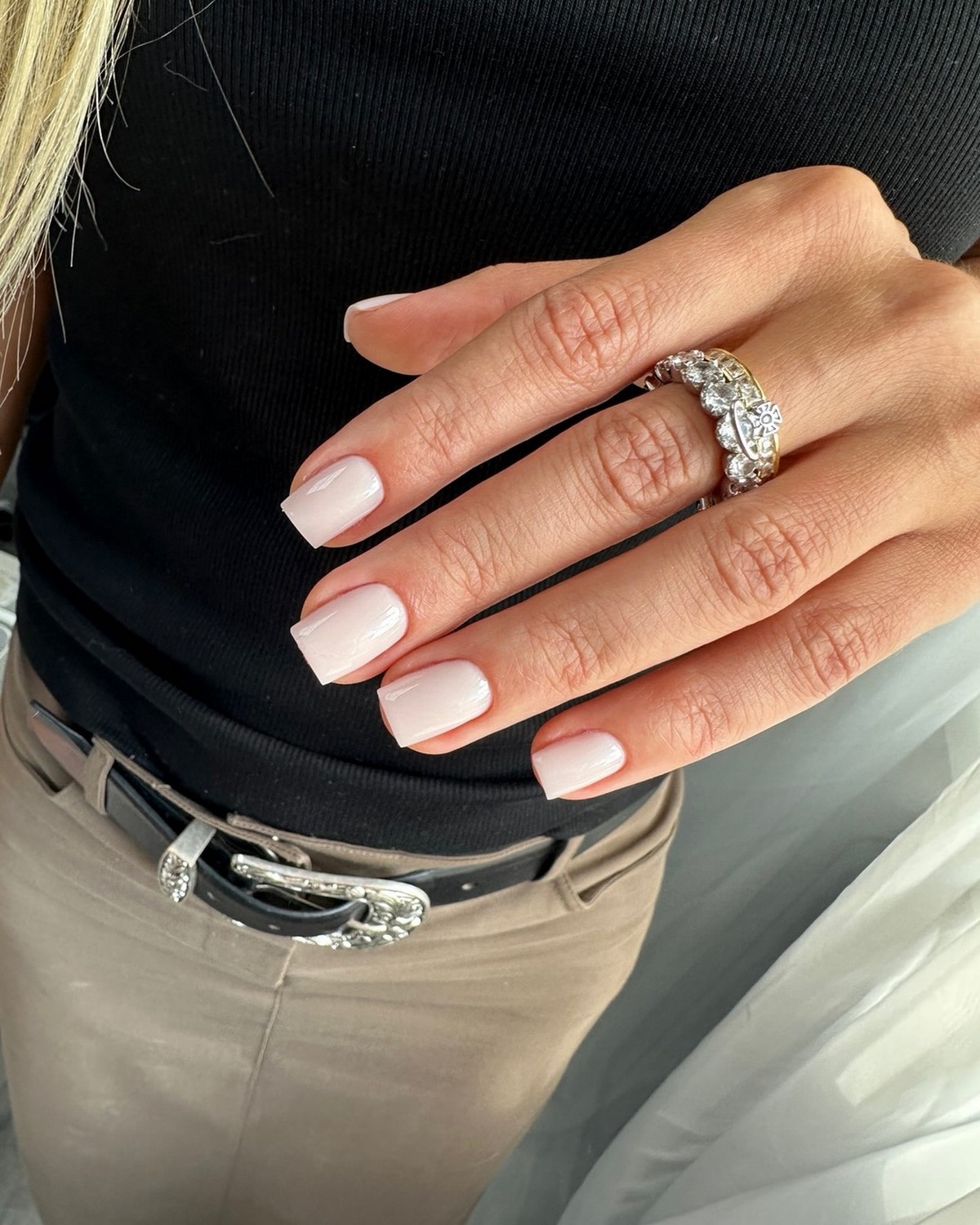 Який манікюр виглядає дорого, а який дешевить руки