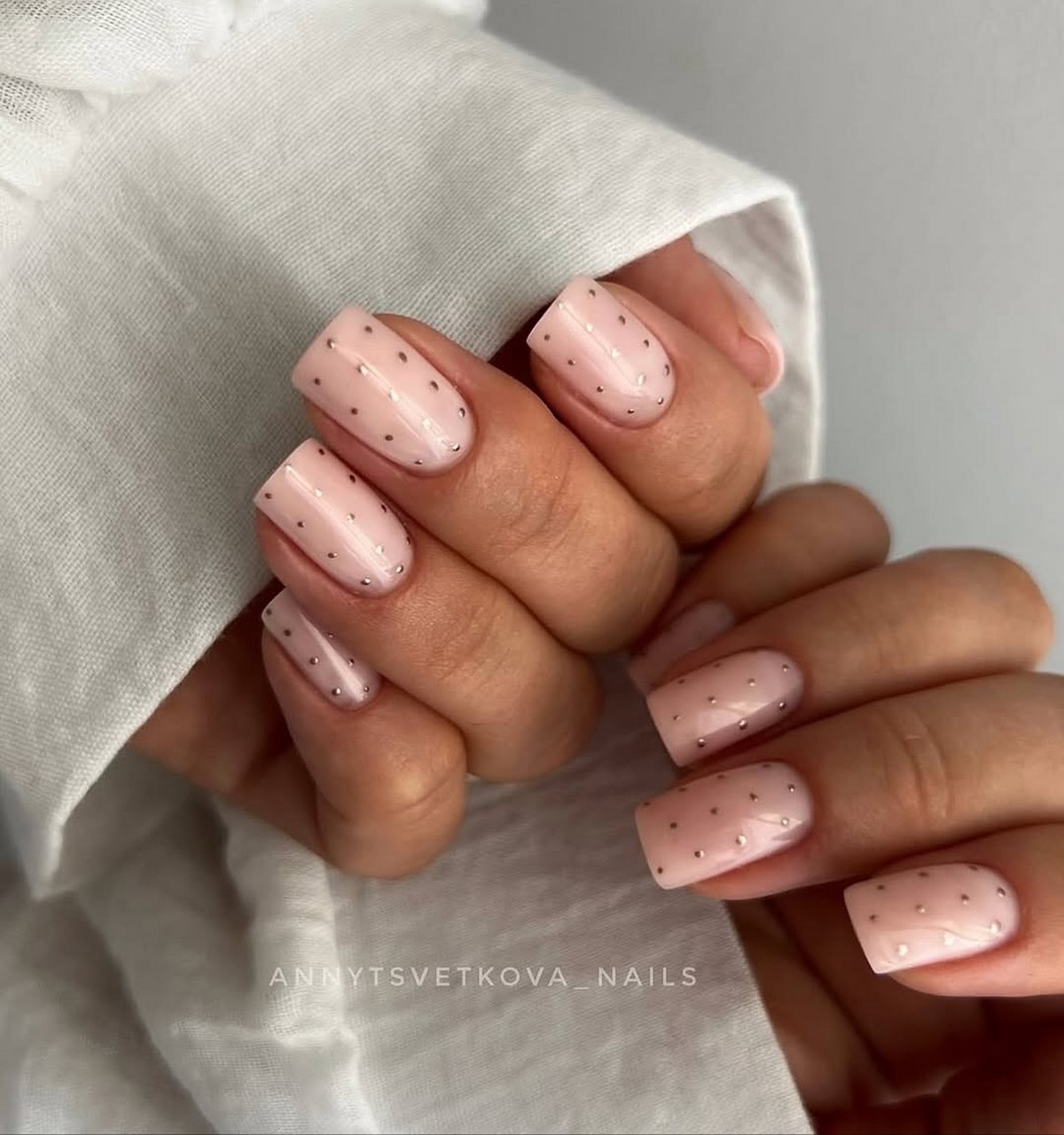 Який манікюр виглядає дорого, а який дешевить руки