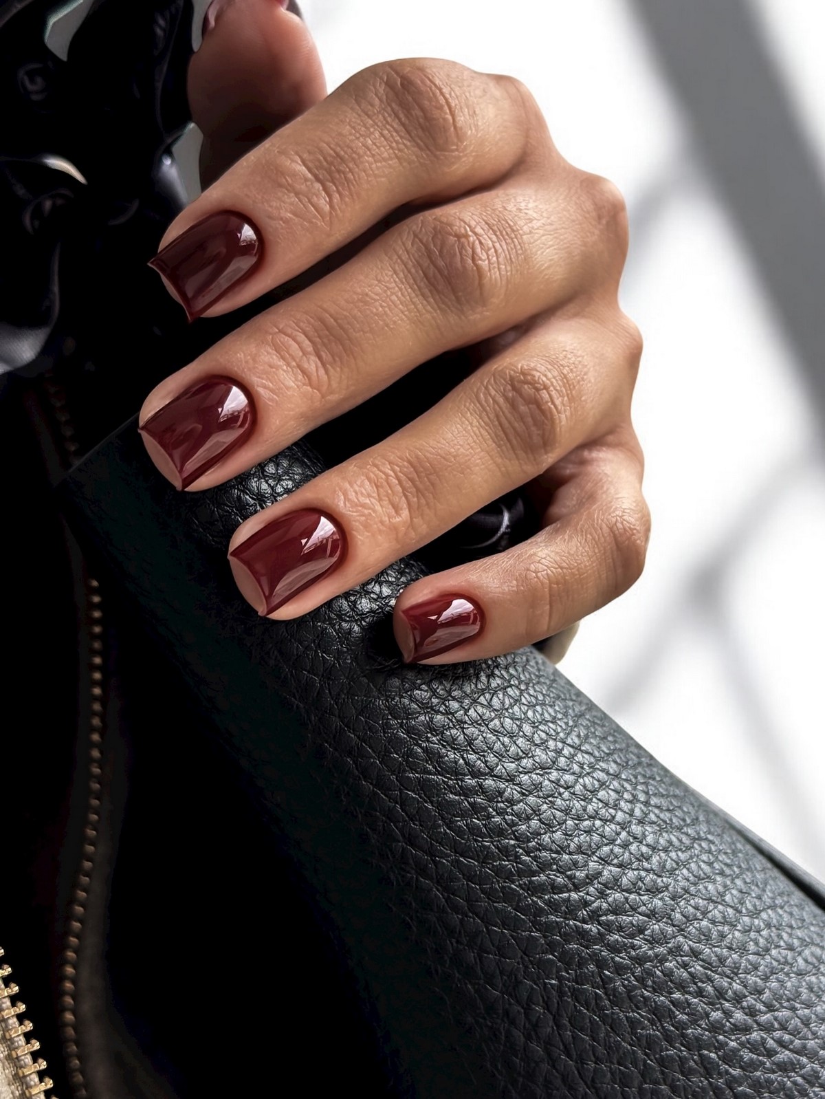 Який манікюр виглядає дорого, а який дешевить руки