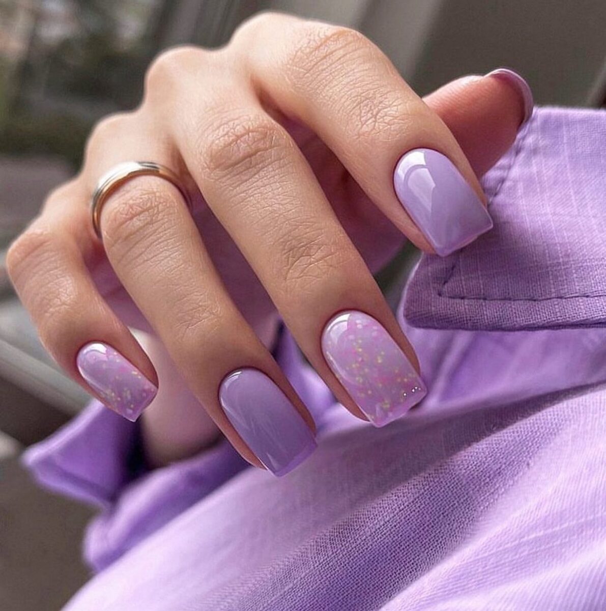 Ліловий манікюр замість молочного: новий відтінок весни 2026