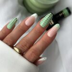 Матча-манікюр 2026: зелений відтінок замість нюду