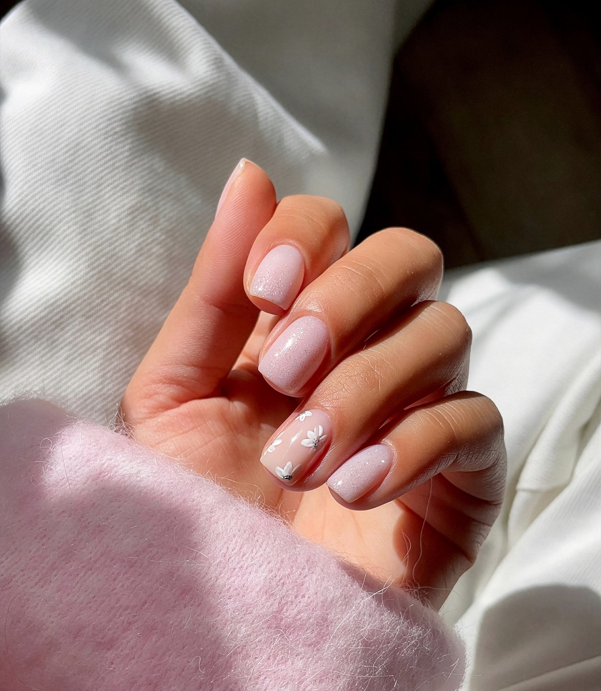 Простий манікюр з акцентом: новий тренд 2026