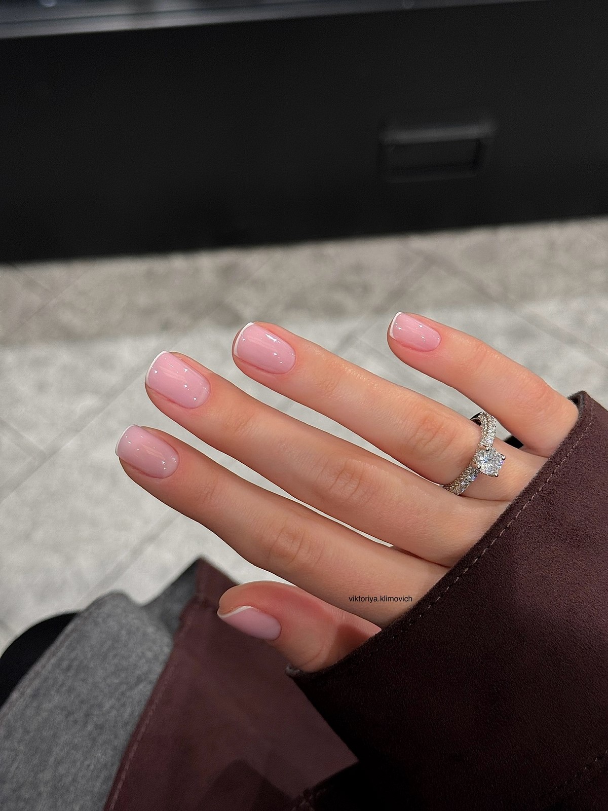 Френч змінився: тонка лінія замість класичного краю