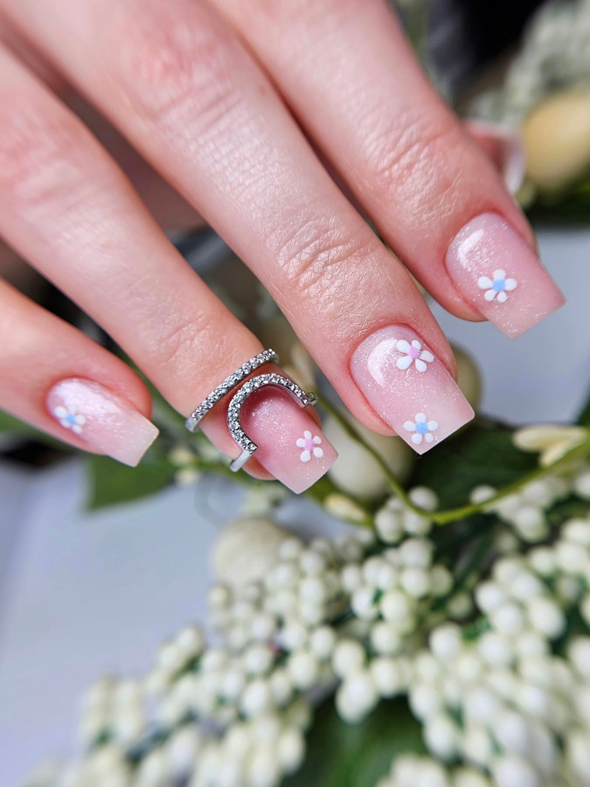 Манікюр без різкого відростання: що обирають у 2026 році