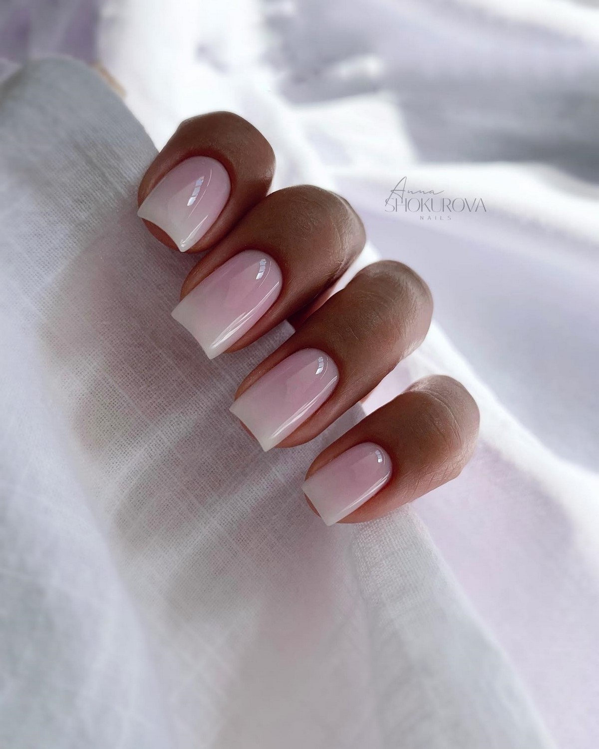 Манікюр квітня: колір, який витісняє беж і виглядає дорожче