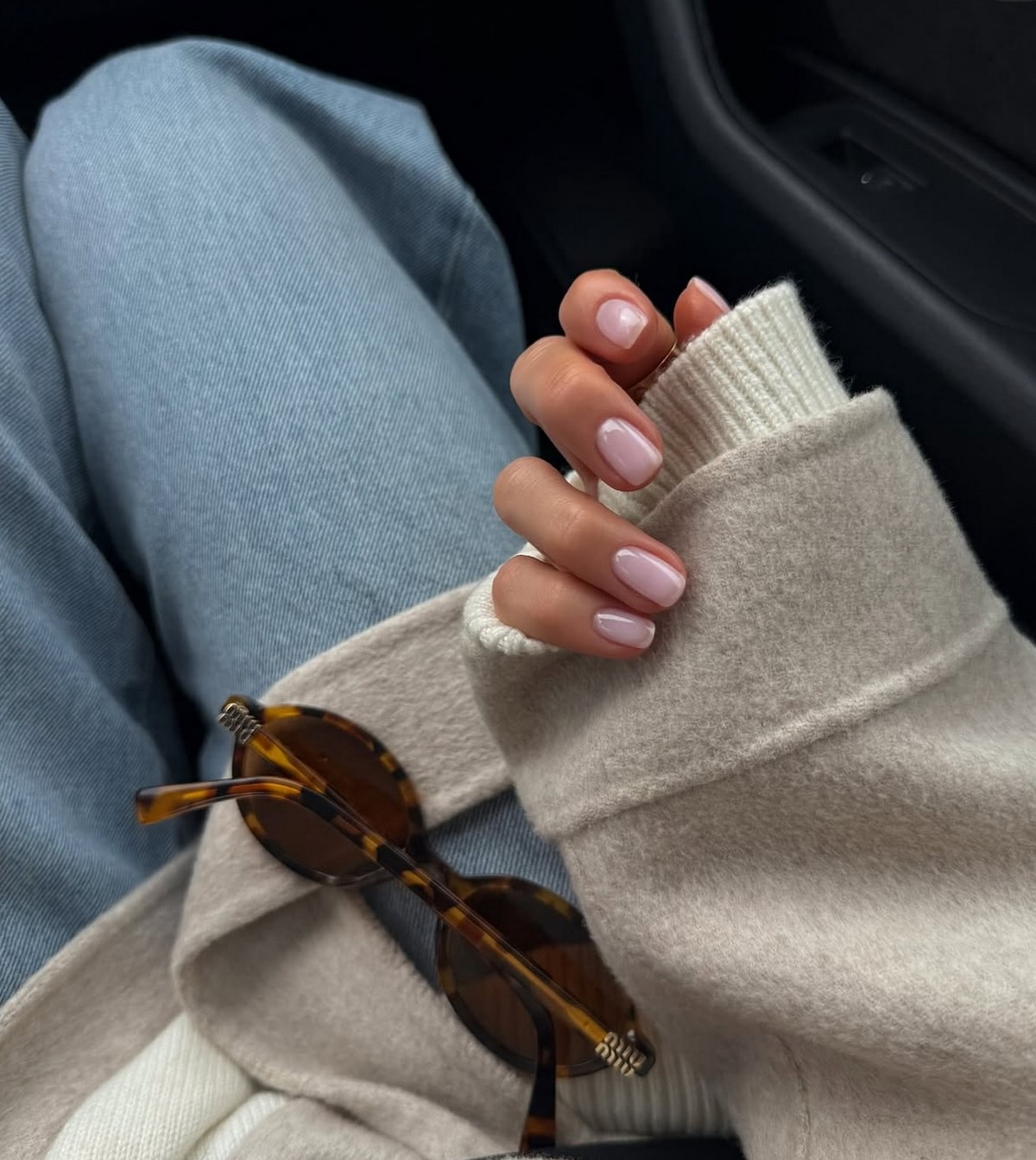 Манікюр квітня: колір, який витісняє беж і виглядає дорожче