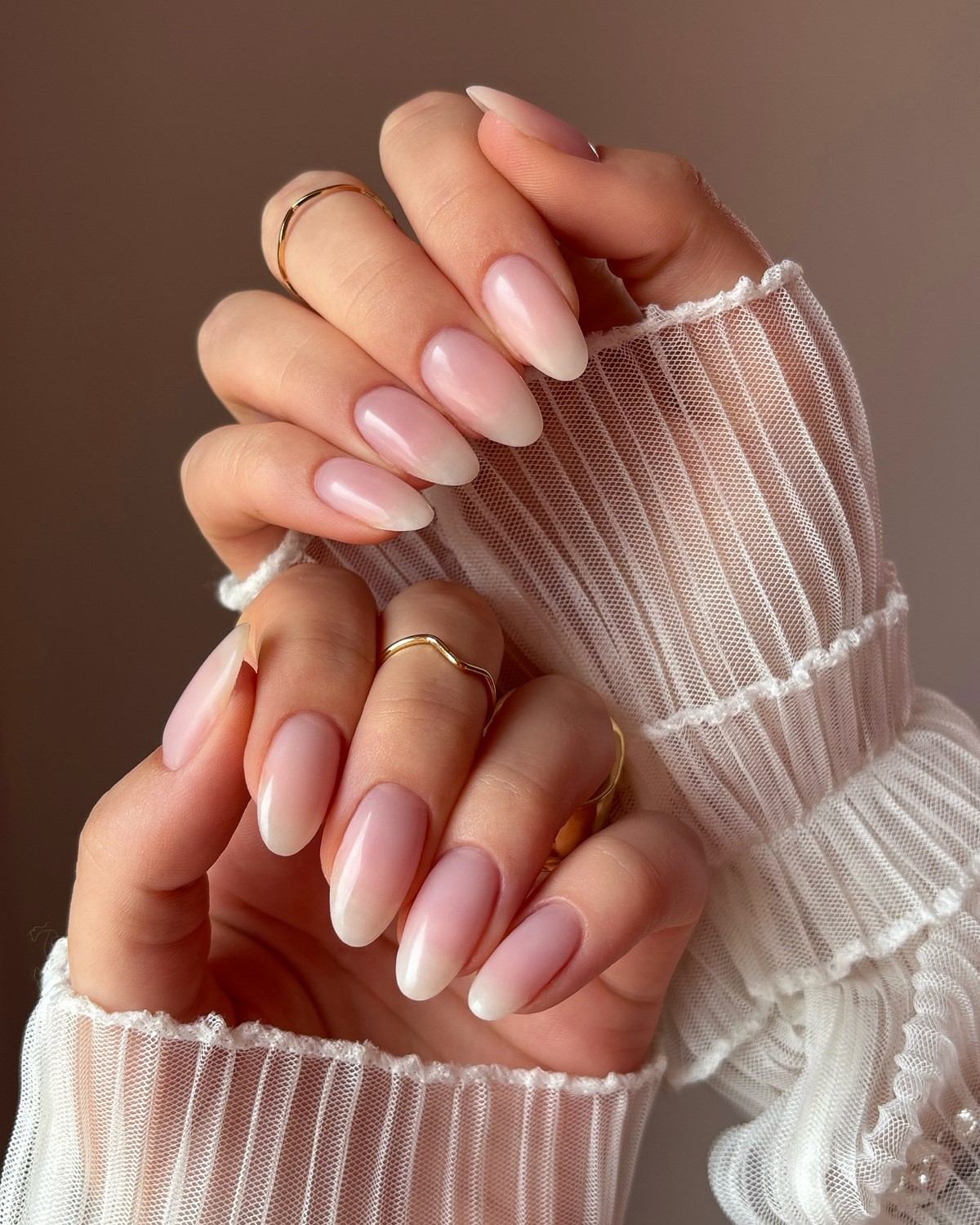 Манікюр, який робить руки молодшими: головний ефект сезону