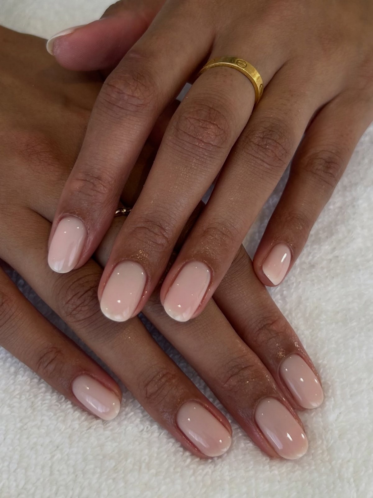 Овальні нігті у 2026 році: м’яка форма замість гострої