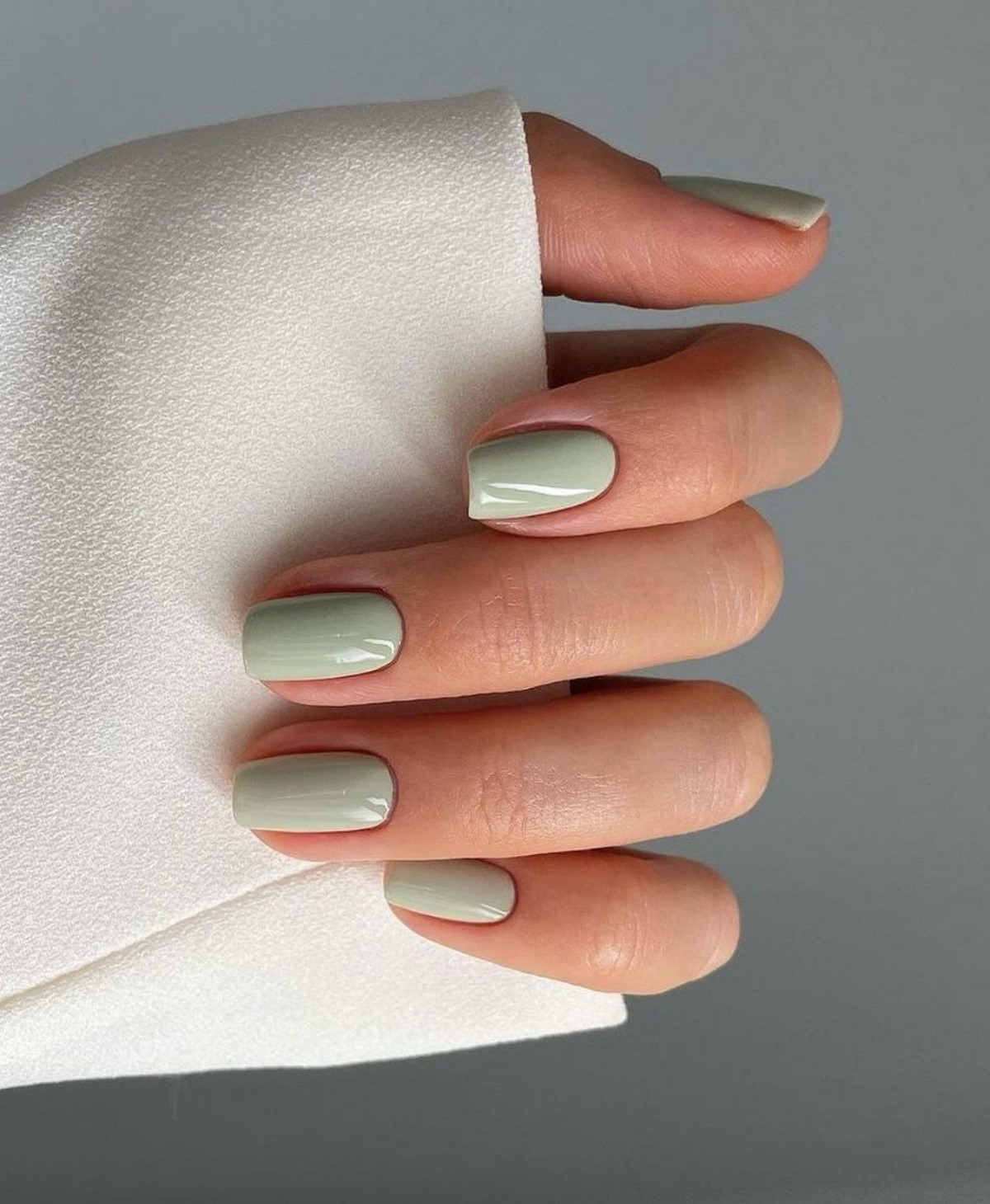 Матча-манікюр 2026: зелений відтінок замість нюду