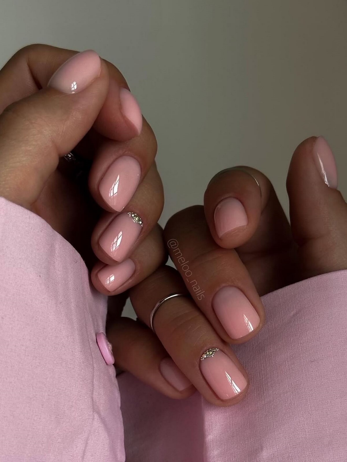 Овальні нігті у 2026 році: м’яка форма замість гострої