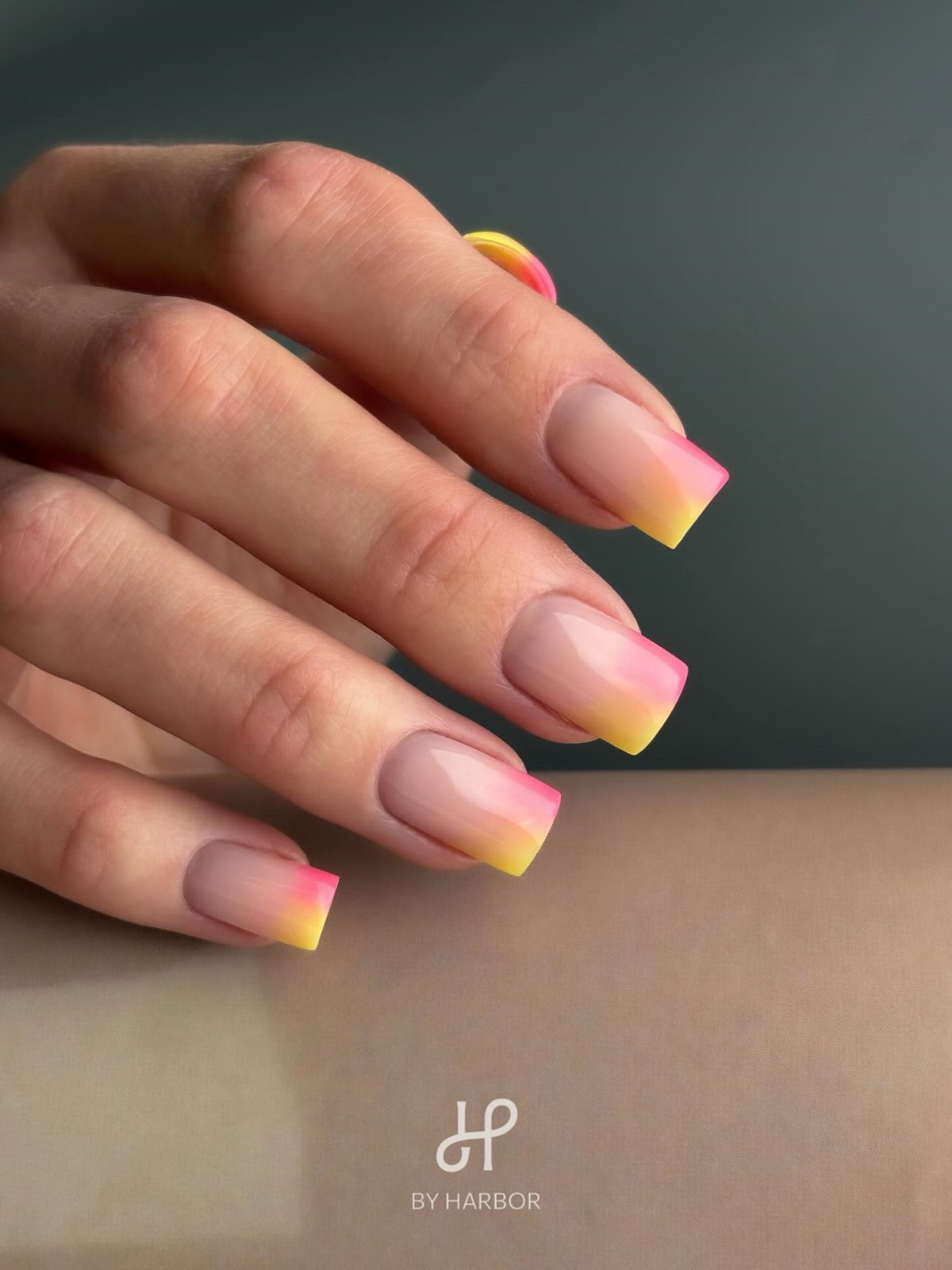 Манікюр з м’яким переходом кольору: новий вигляд у 2026 році