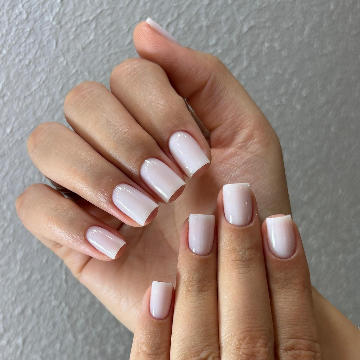 Манікюр квітня: колір, який витісняє беж і виглядає дорожче