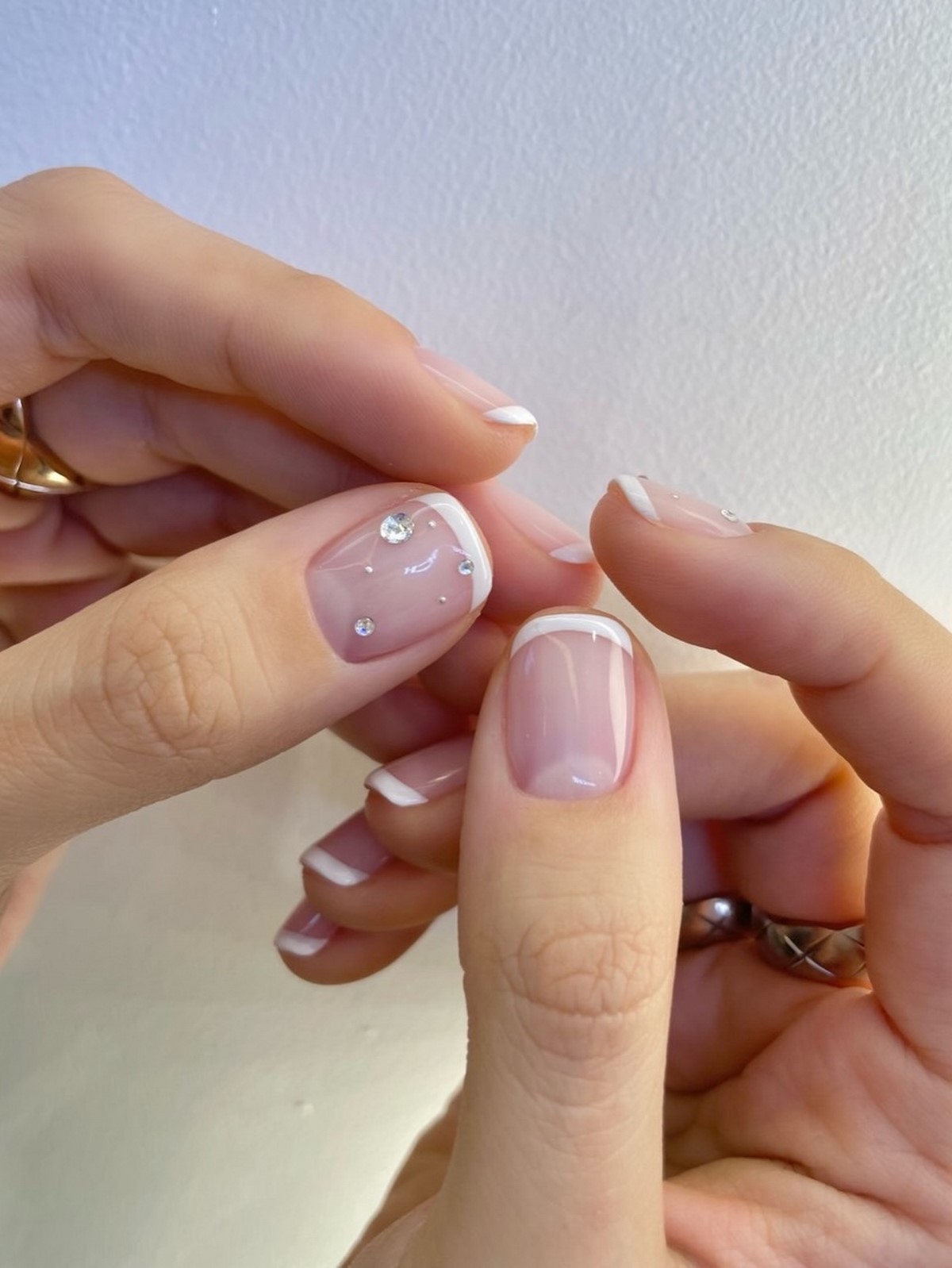 Простий манікюр з акцентом: новий тренд 2026