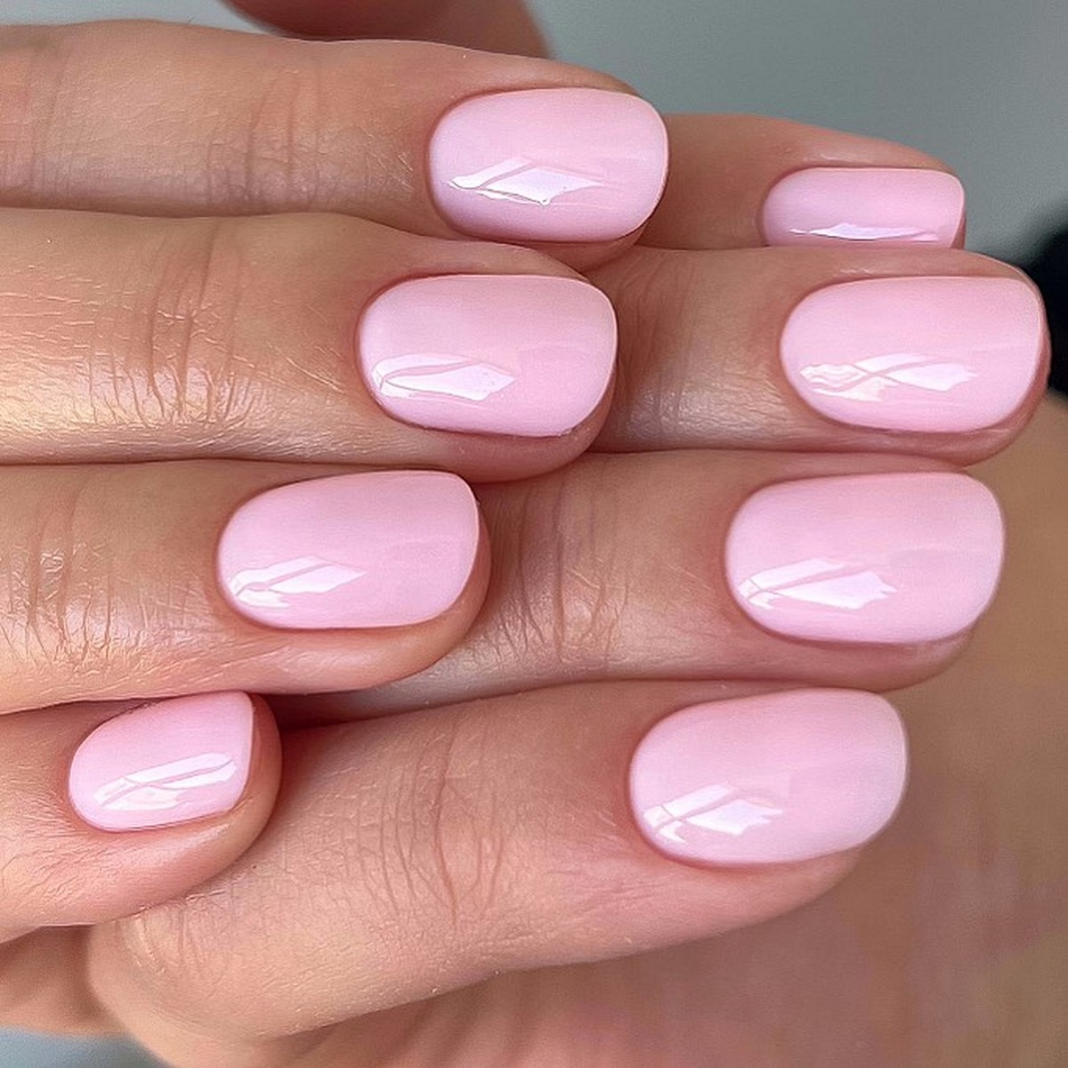 Холодний рожевий манікюр: альтернатива нюду у 2026 році