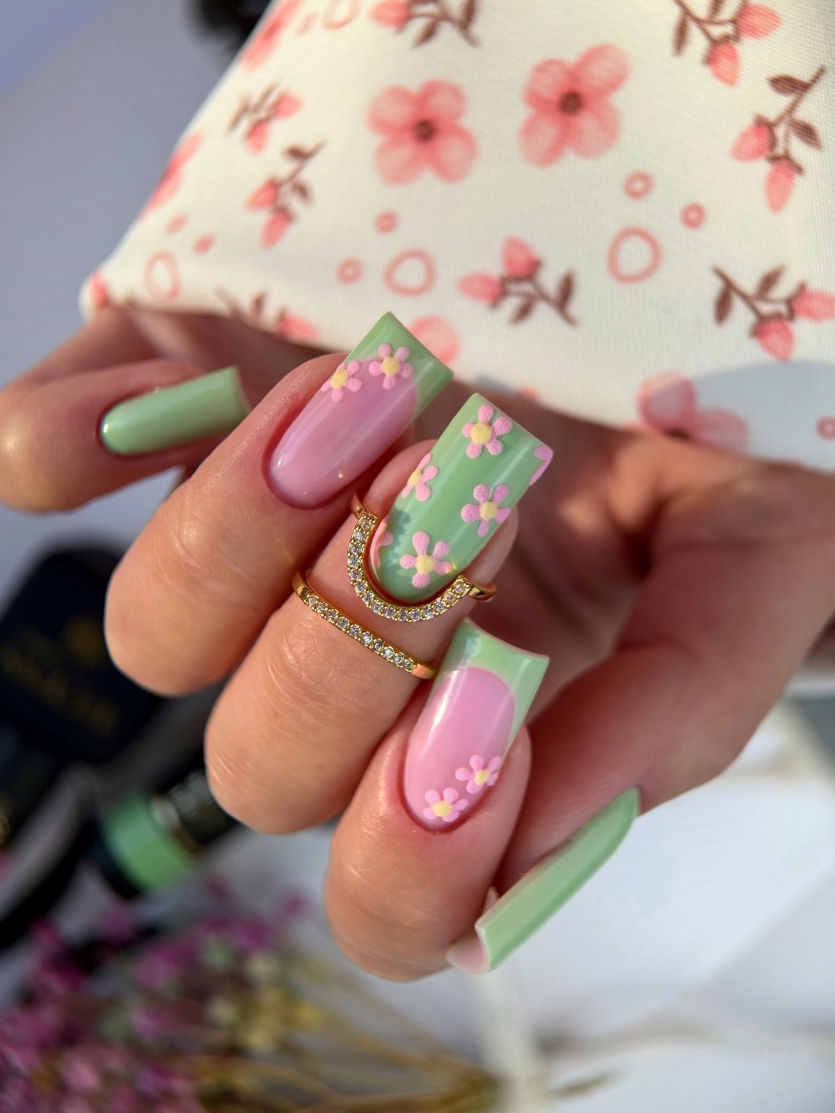 Матча-манікюр 2026: зелений відтінок замість нюду