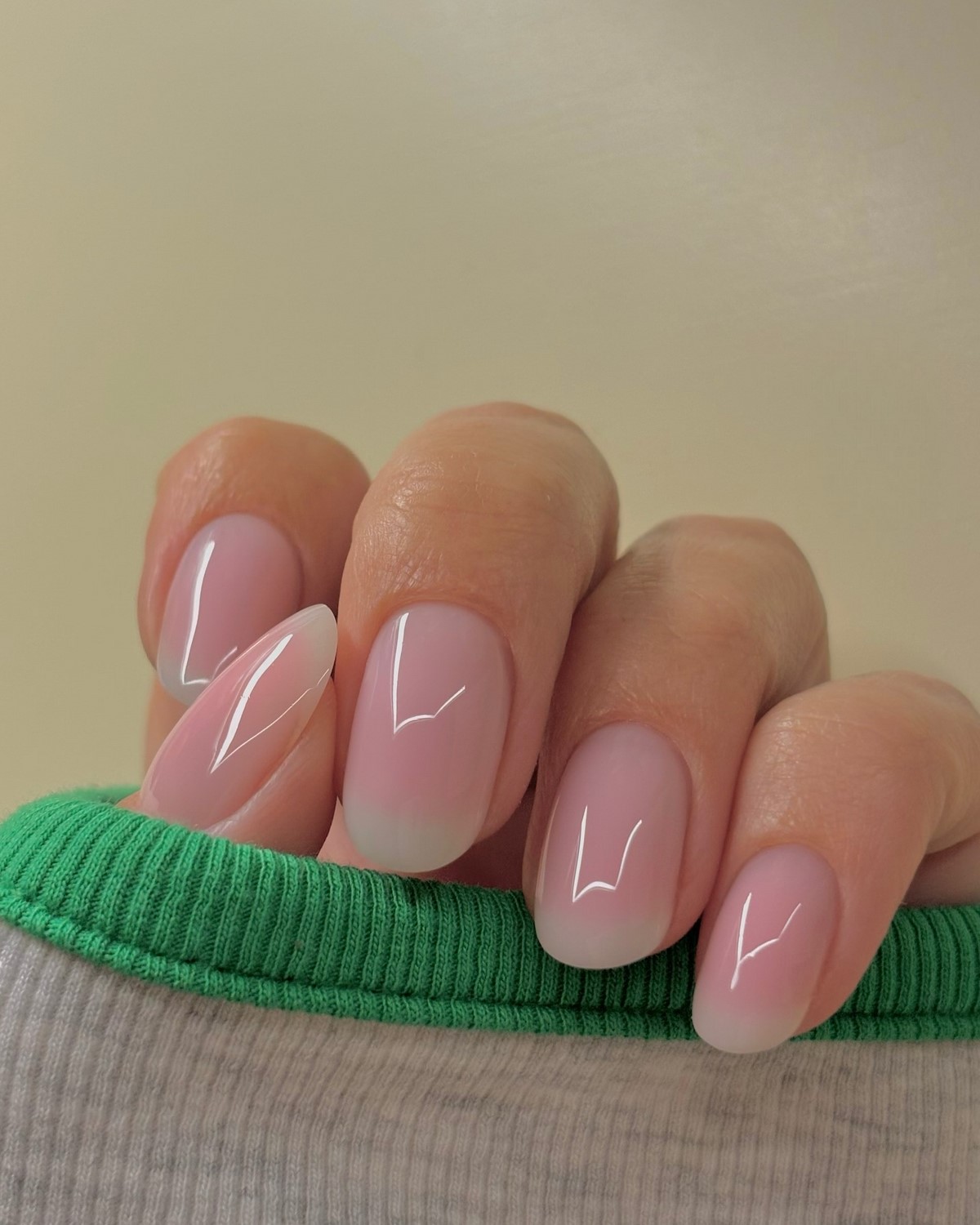 Овальні нігті у 2026 році: м’яка форма замість гострої