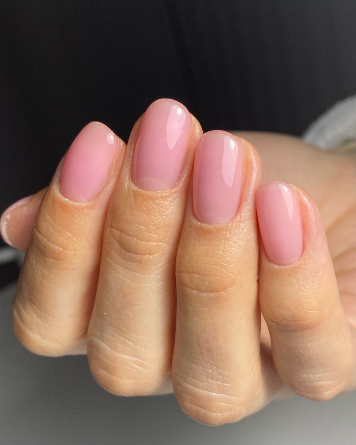 Холодний рожевий манікюр: альтернатива нюду у 2026 році