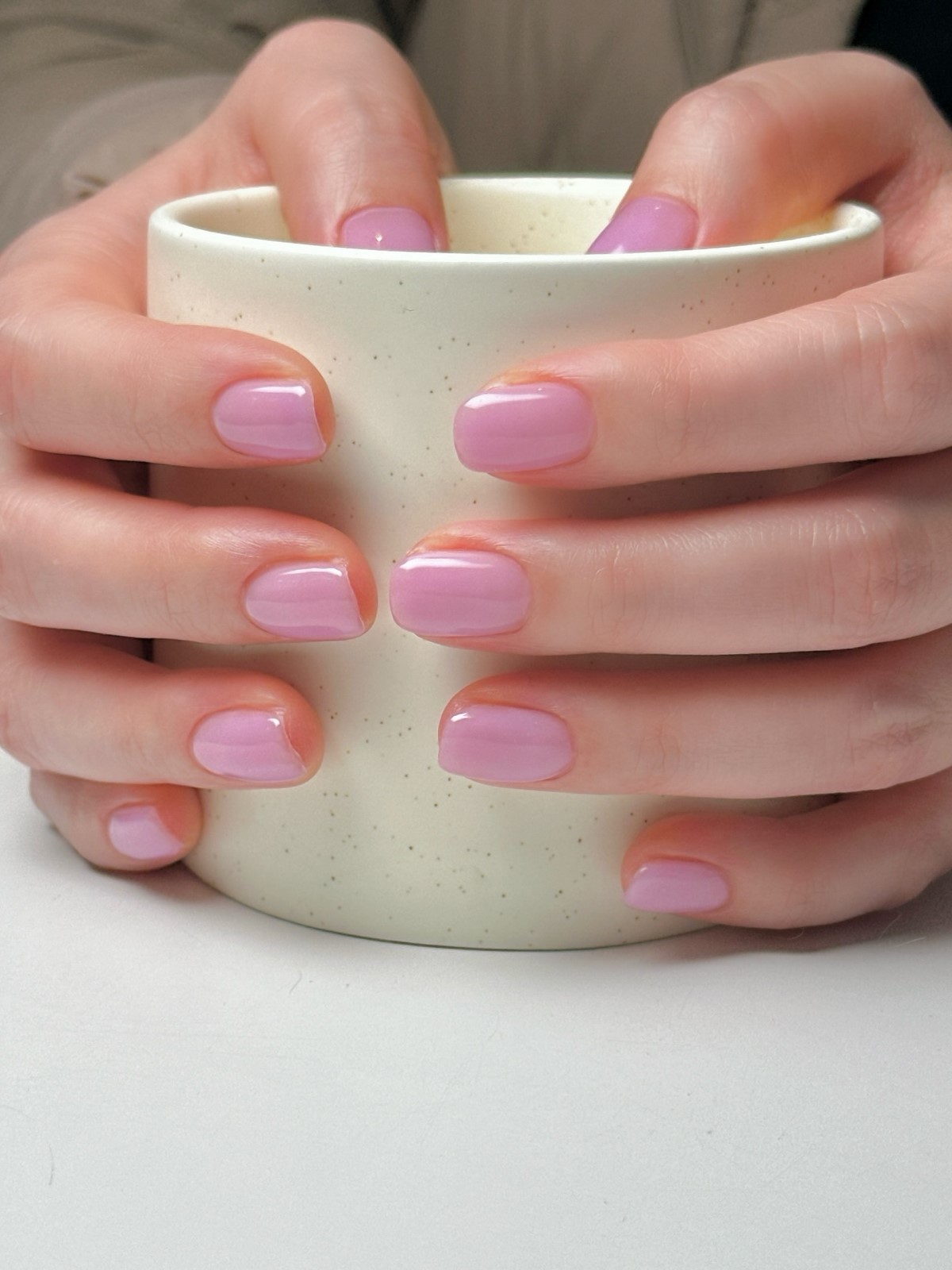 Ліловий манікюр замість молочного: новий відтінок весни 2026