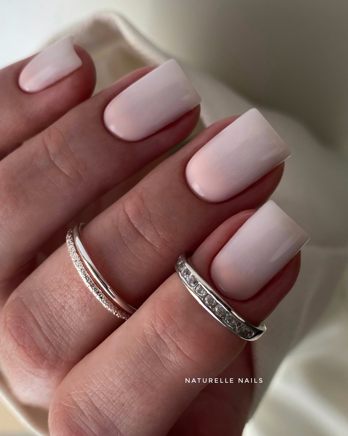 Манікюр з м’яким переходом кольору: новий вигляд у 2026 році