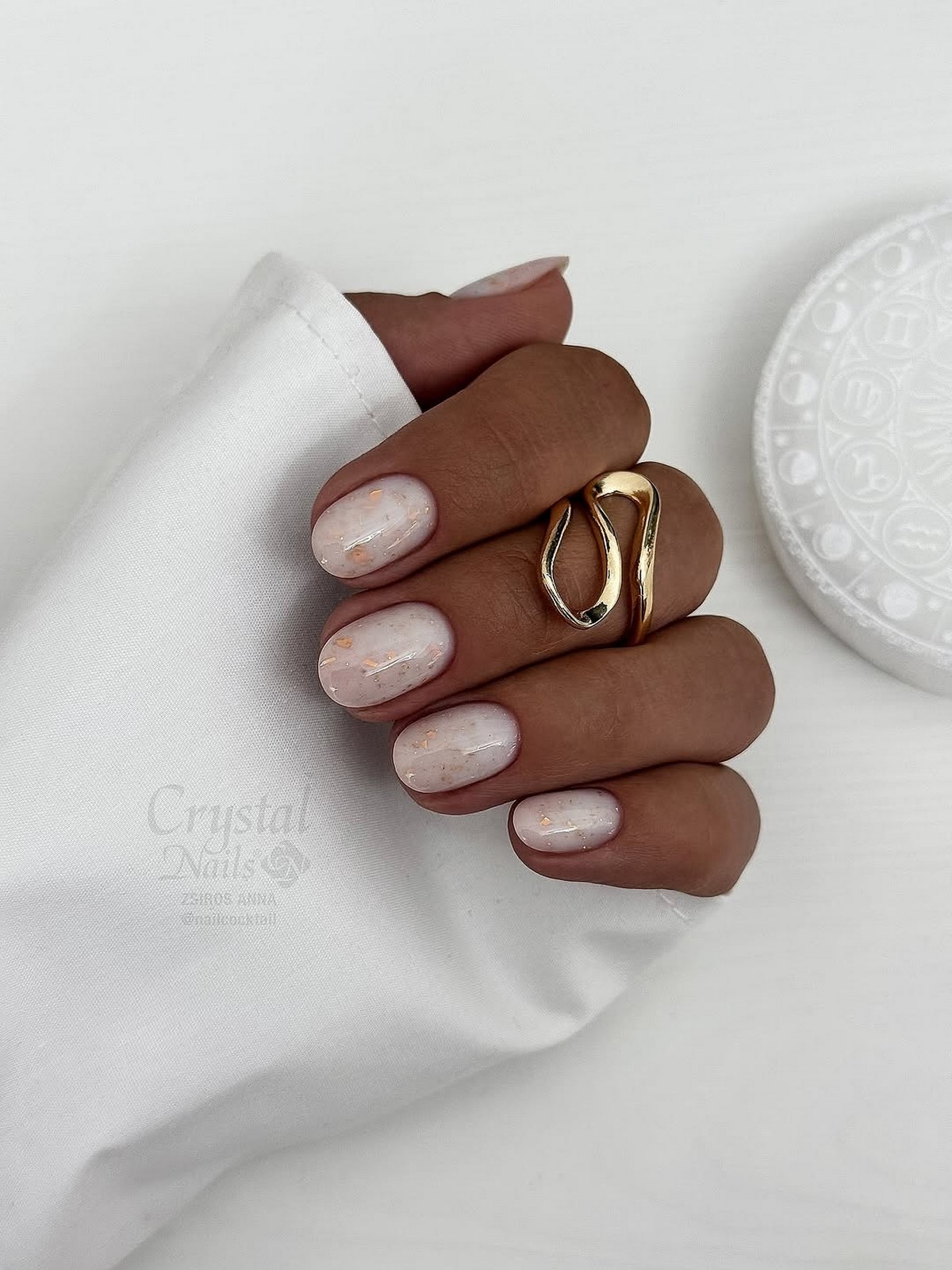 Манікюр квітня: колір, який витісняє беж і виглядає дорожче