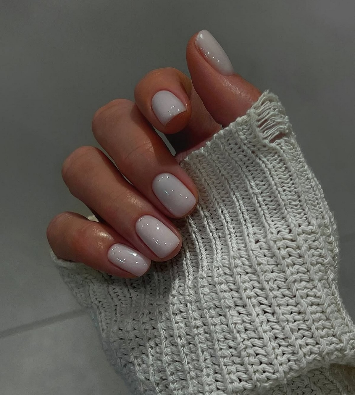 Манікюр квітня: колір, який витісняє беж і виглядає дорожче