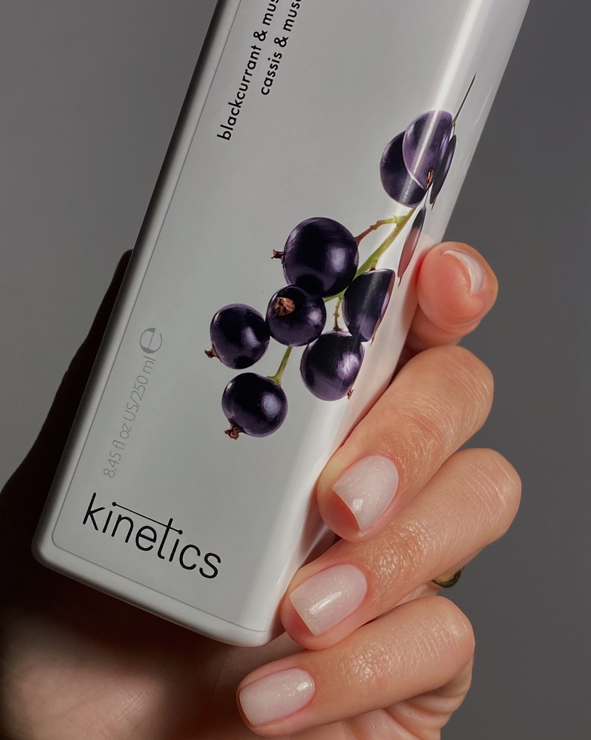 Манікюр, який робить руки молодшими: головний ефект сезону